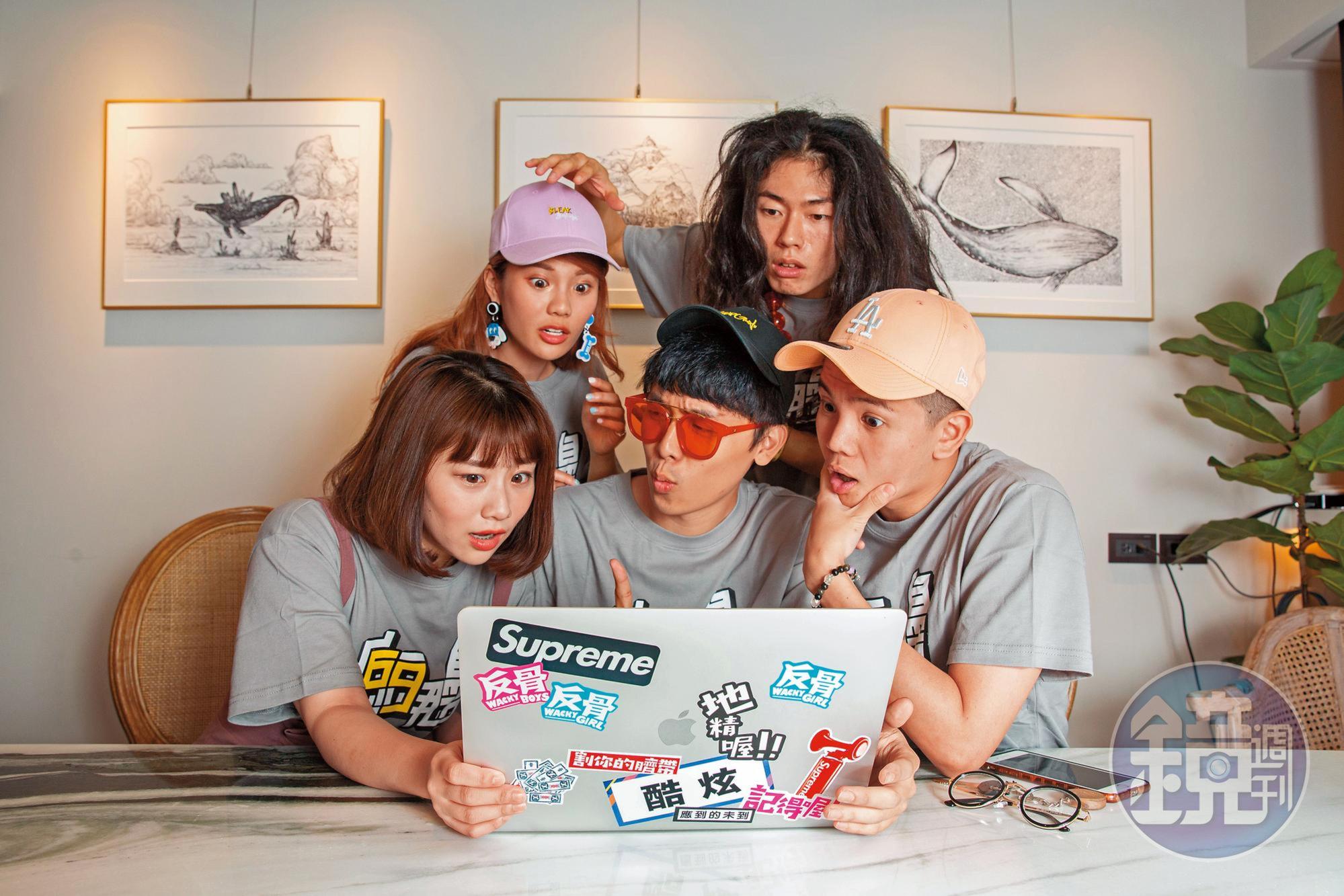 琳妲(左二)前年加盟擁有百萬粉絲的人氣網紅團體「Wackyboys反骨男孩」,是許多青少年心中的正妹女神。