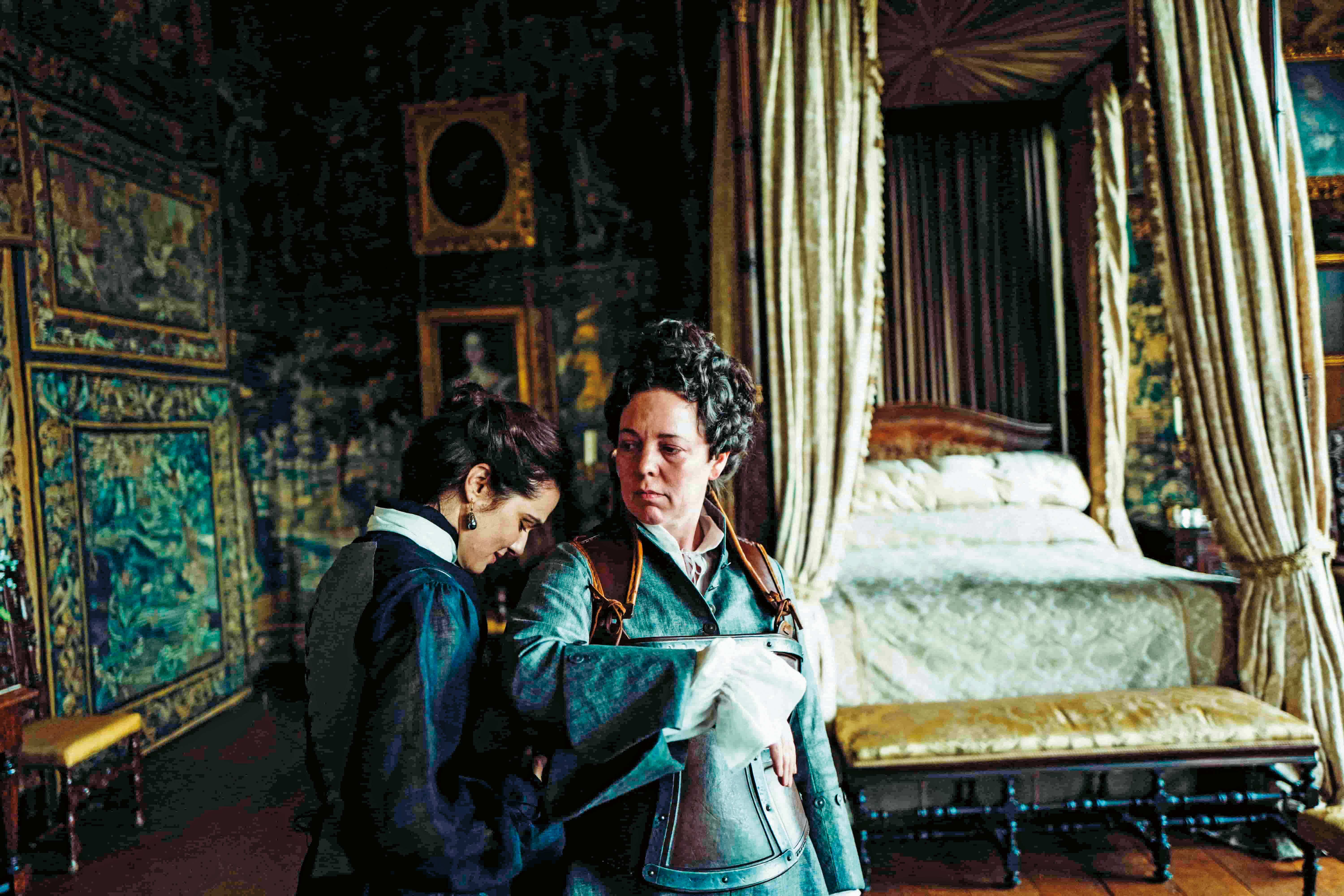 《真寵》把18世紀的英國宮廷鬥爭，放在女女愛欲的脈絡中，發展成詭異又變態的幽默。（福斯提供）