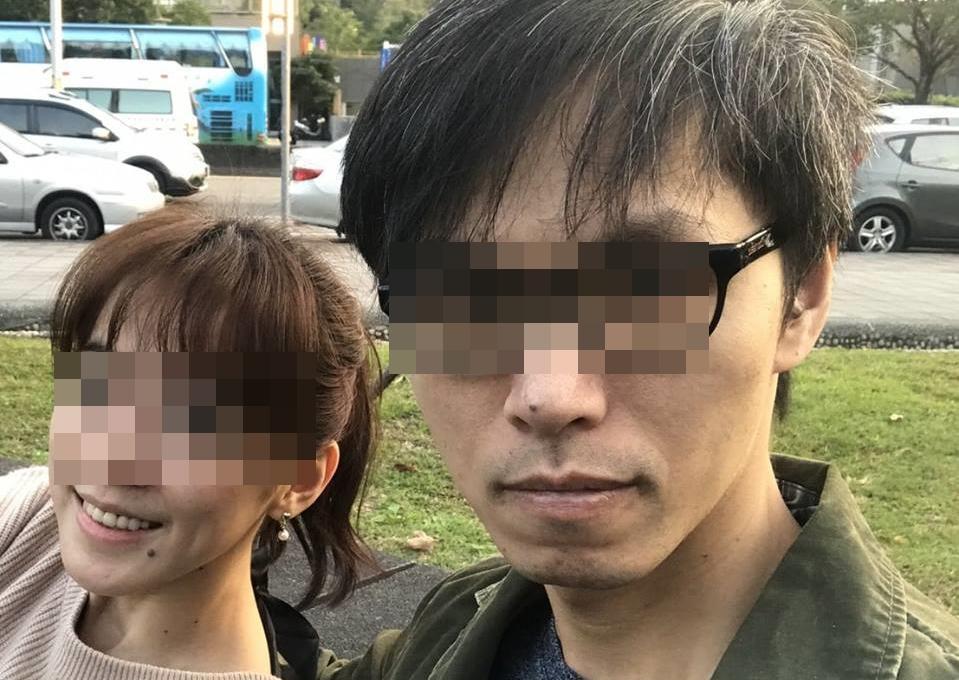 為了肉圓沒加辣而家暴的林姓男子（右），不但身分遭網友肉搜，憤怒的網友還衝到住處教訓他。（翻攝畫面）