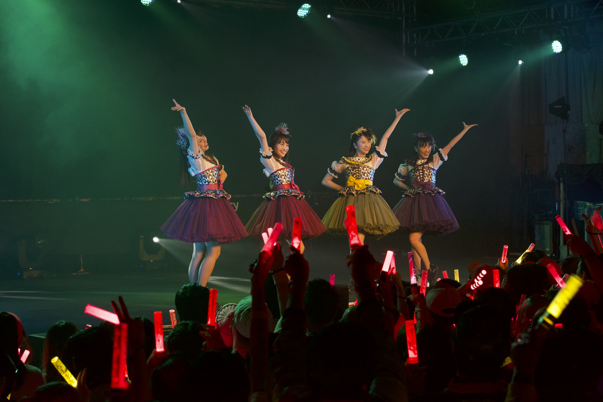 桃色幸運草Z在Legacy舉辦演唱會，與千名粉絲同樂。（大鴻藝術提供）