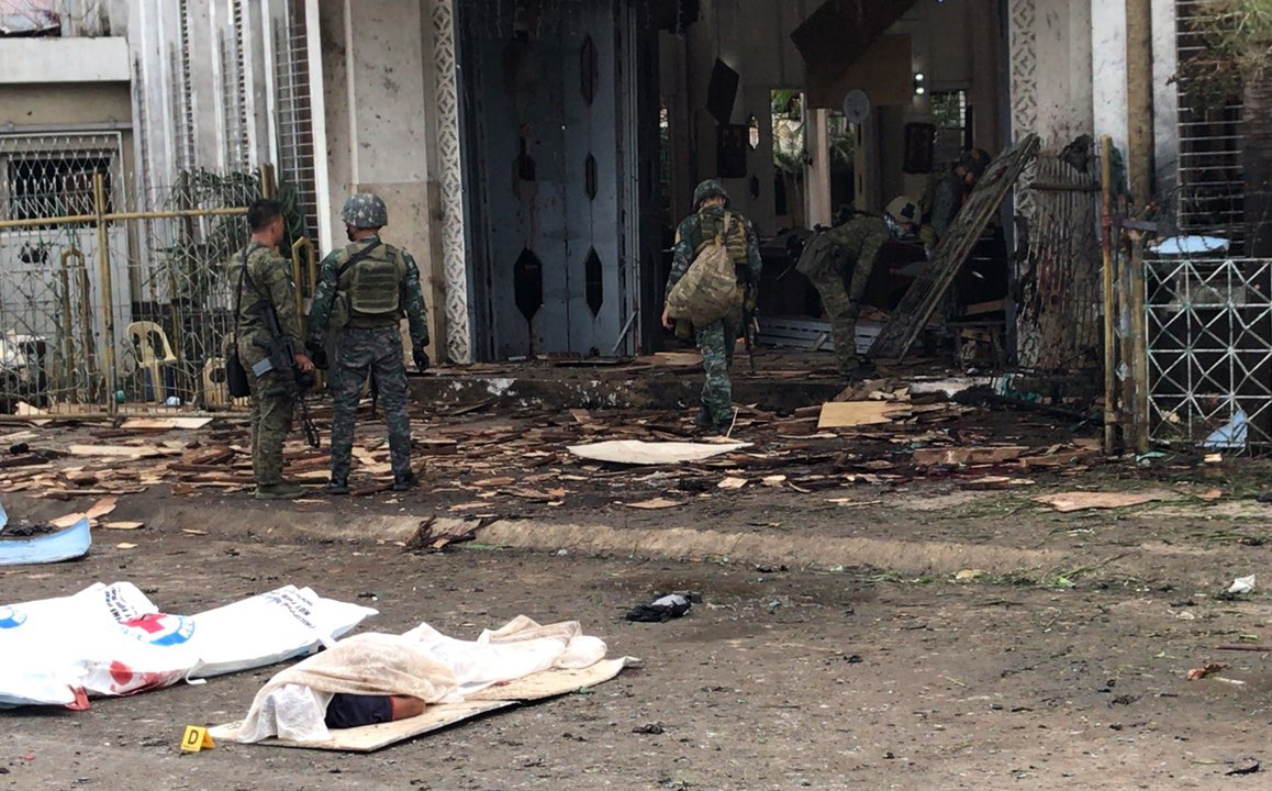 目前統計出傷亡人數尚在增加中,菲國軍方也正清查主導爆炸案的背後主使者。(東方IC)