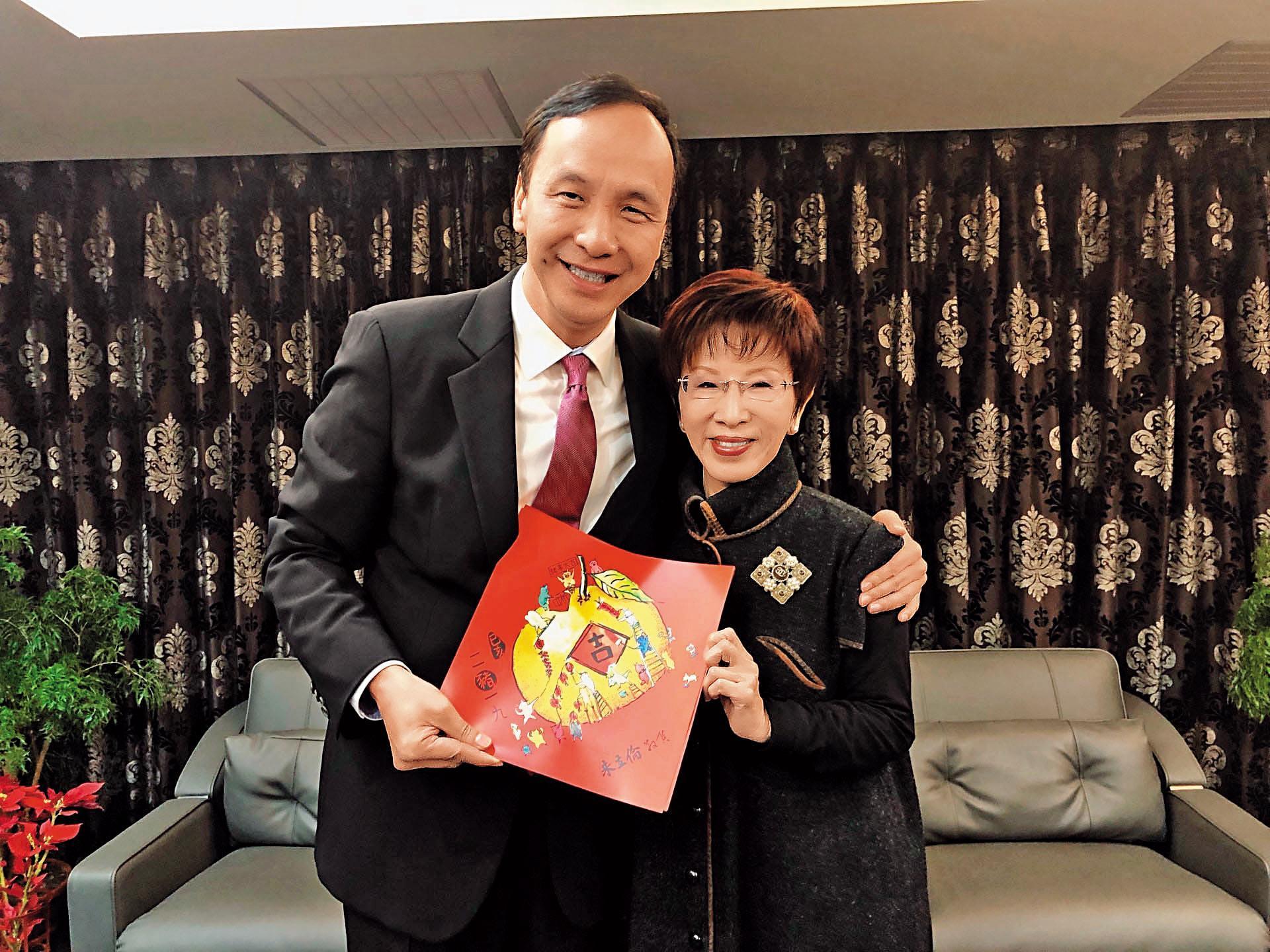 換柱成參選包袱,朱立倫25日在臉書貼出與前黨主席洪秀柱的合照,2人已冰釋前嫌。(翻攝朱立倫臉書)
