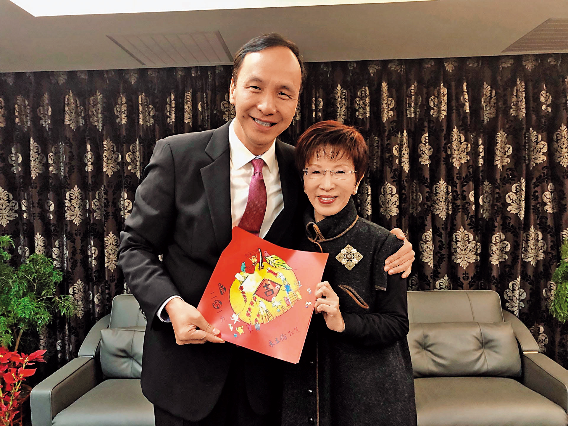 換柱成參選包袱，朱立倫25日在臉書貼出與前黨主席洪秀柱的合照，2人已冰釋前嫌。（翻攝朱立倫臉書）