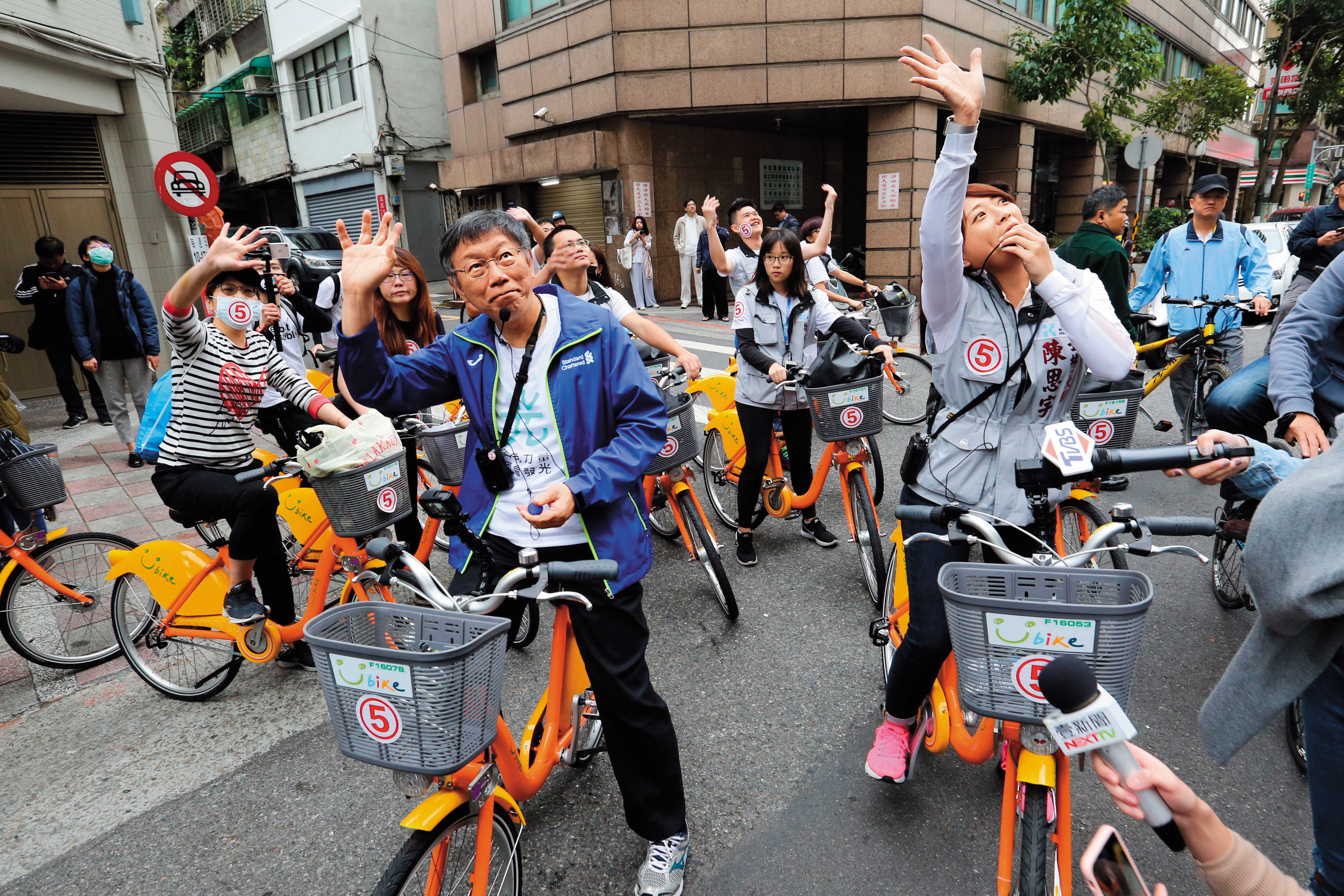 台北市長柯文哲民調領先總統蔡英文和朱立倫，成為2020最大黑馬。