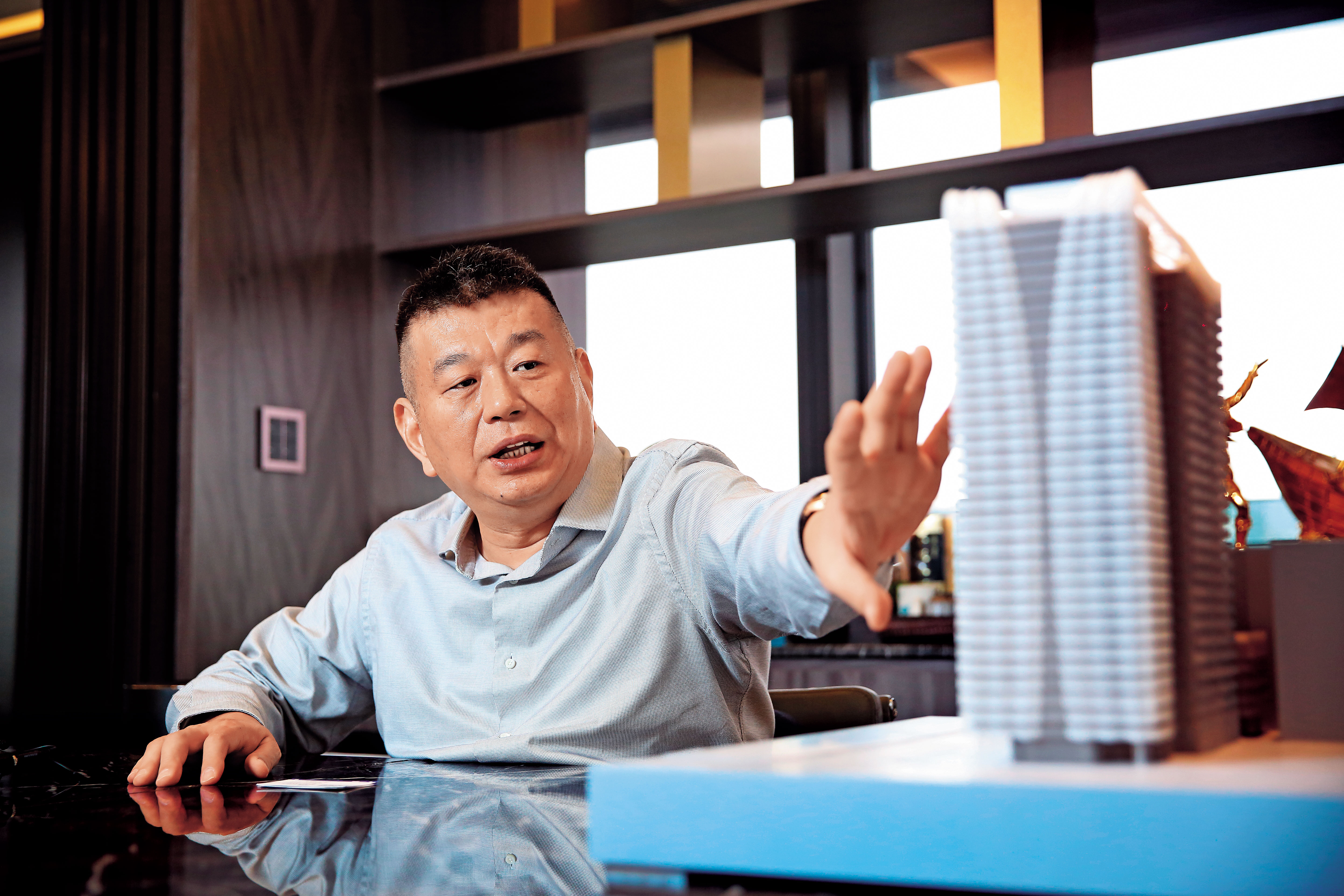 興富發集團總裁鄭欽天宣示，未來10年要賺1千億元，晉升為亞洲10大開發商。