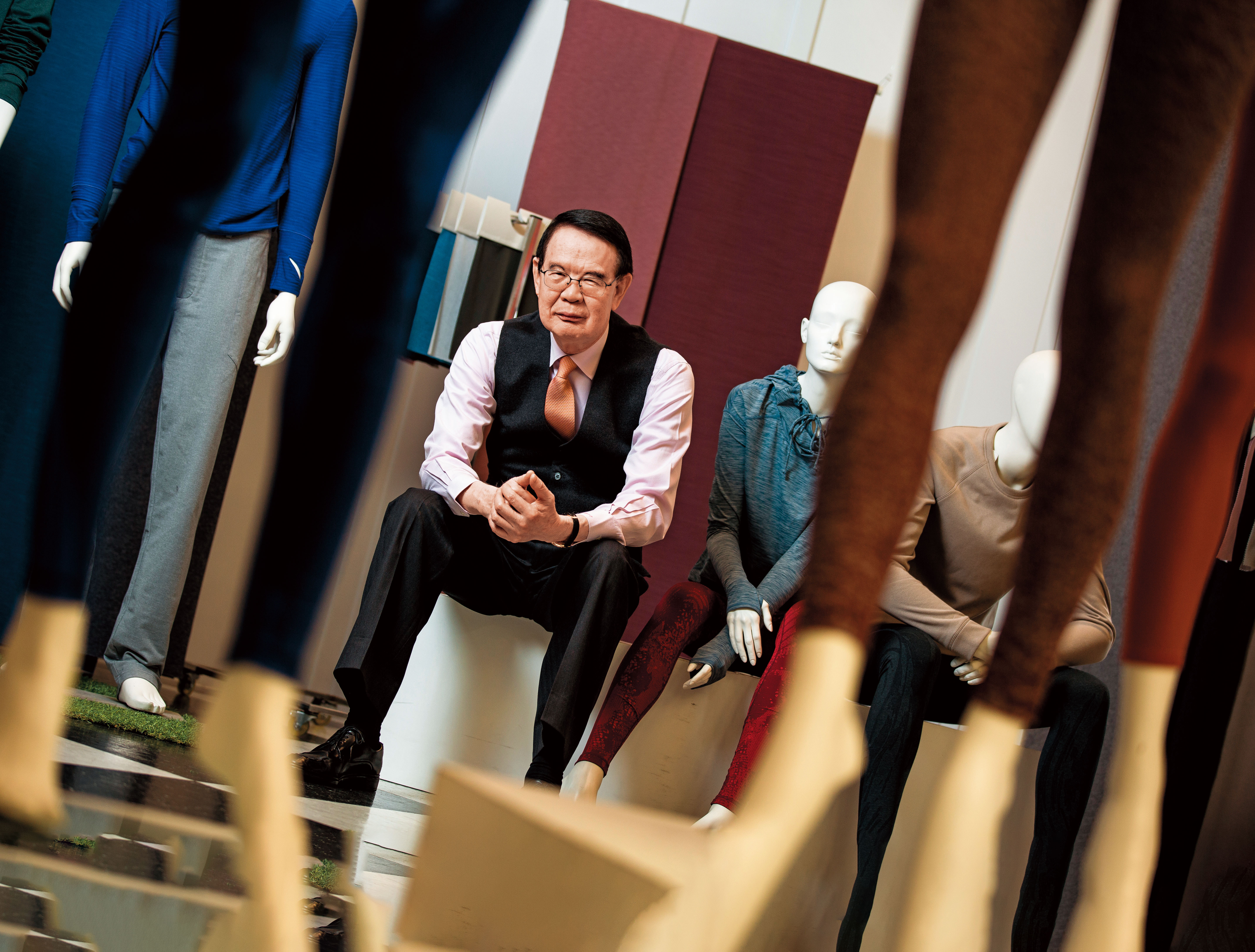 洪鎮海與朋友42年前合資創立儒鴻，他透露，2020年是公司的爆發年。