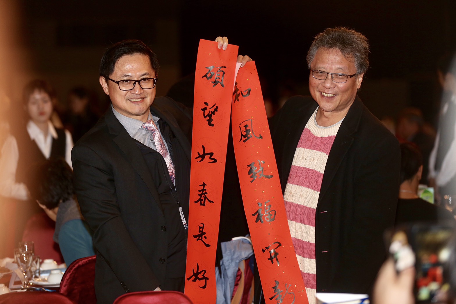 董事長童子賢（左）強調，南向基地何時有成果，就跟燉牛肉一樣，需要點時間。