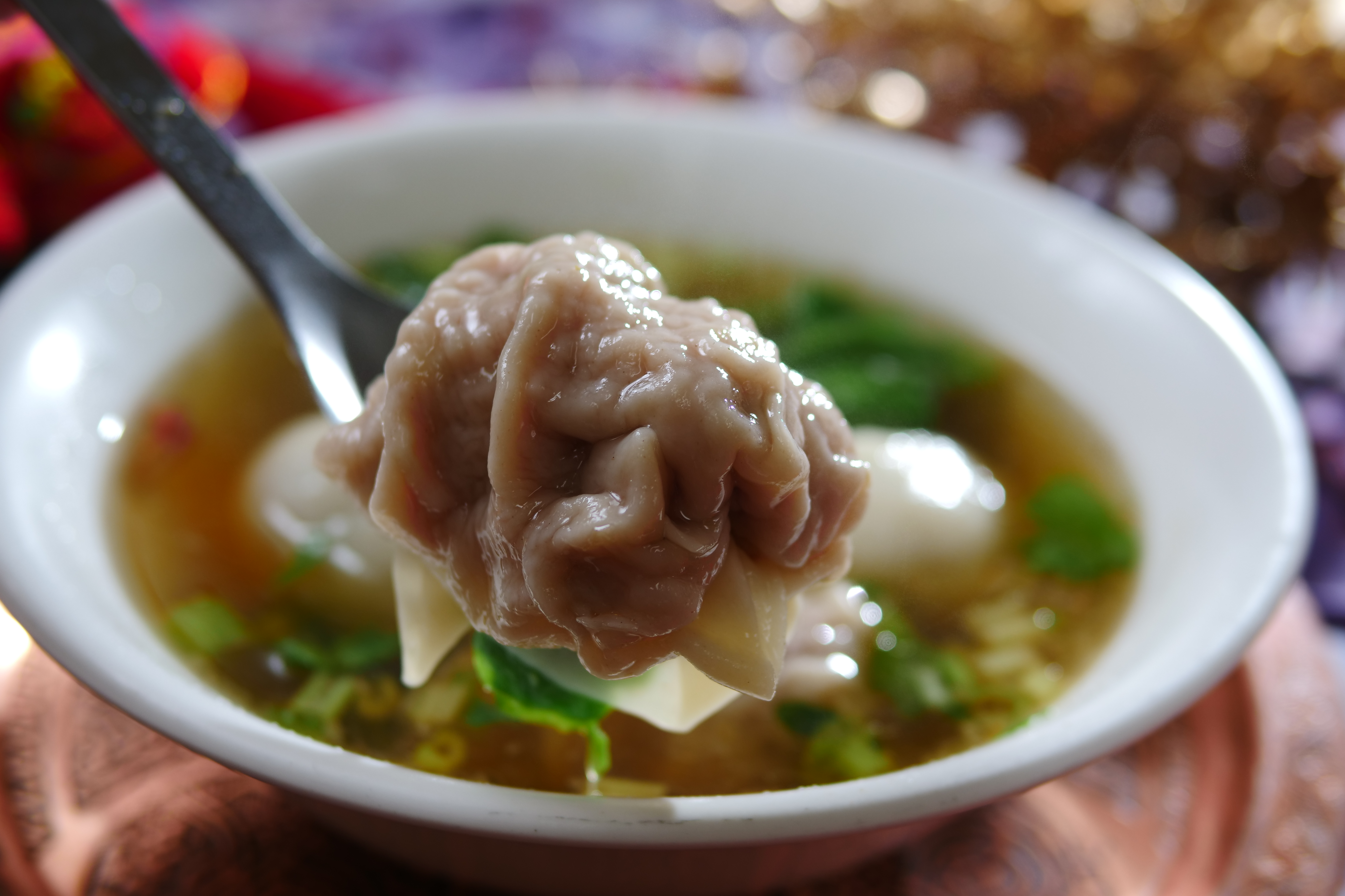 集合厚實餛飩和鹹肉湯圓的「團團圓圓」，分量飽足。（70元／碗）