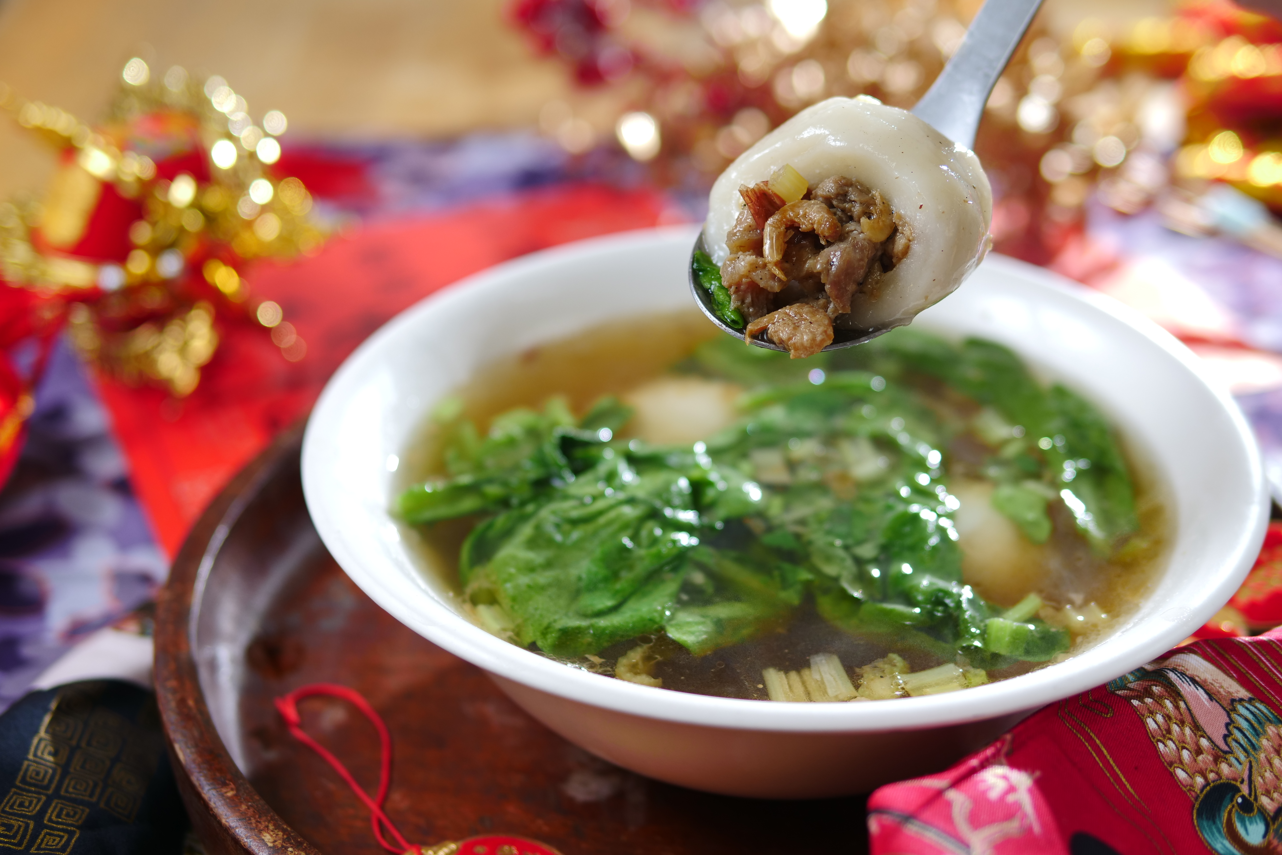 咬開「鹹肉湯圓」，肉餡鮮香一湧而出。（70元／碗）