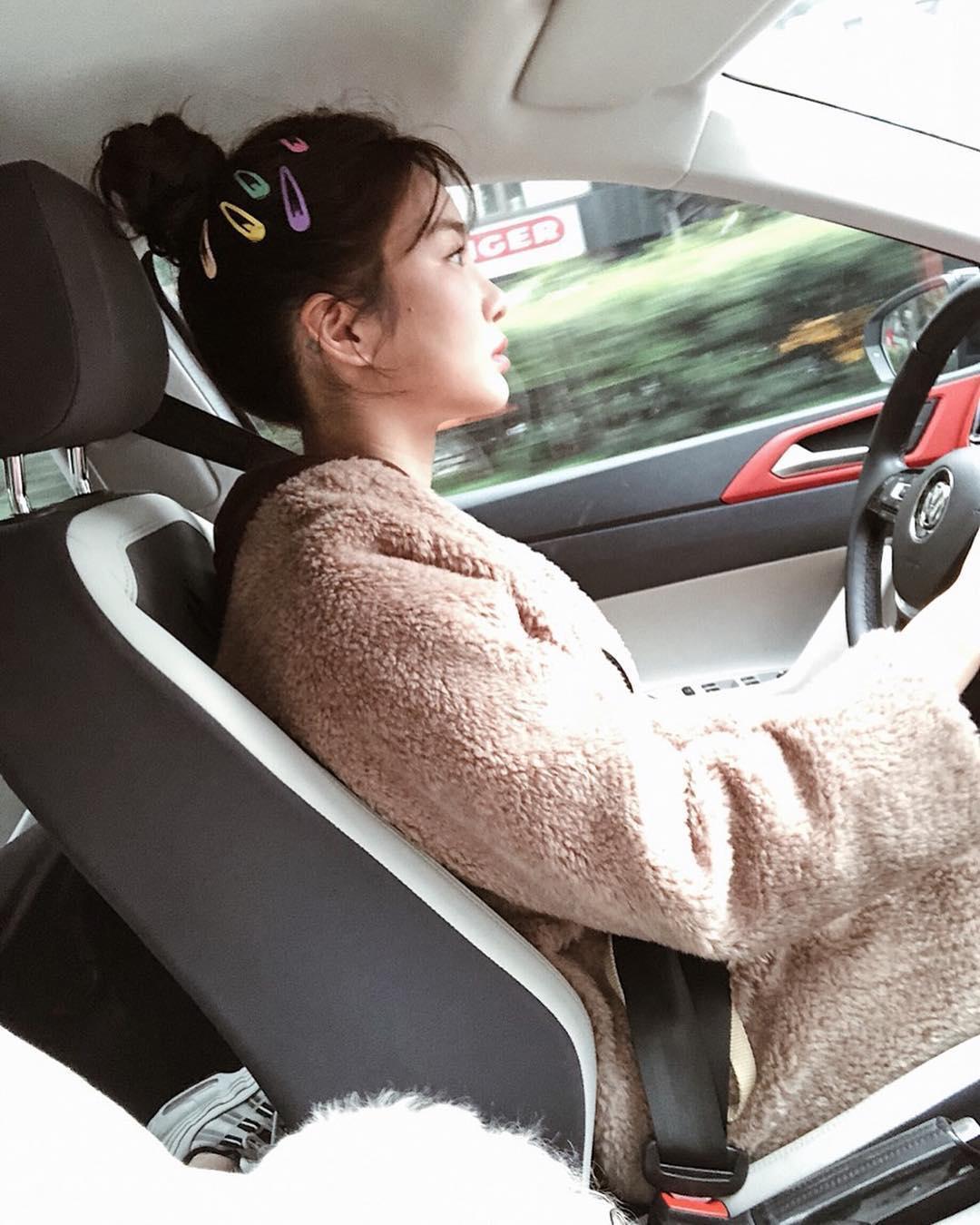 舒子晨曾在IG上po出她開著福斯愛車的照片。(翻攝自舒子晨IG)