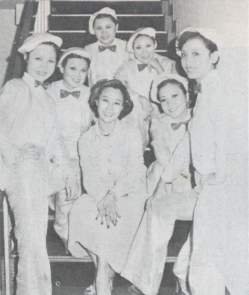 60年代以舞蹈盛名遠播，一個人的舞蹈藝術也許寂寞，但曹金鈴（中）教出許多學生，樂享教學互動成就感。（翻攝自電視綜合週刊）