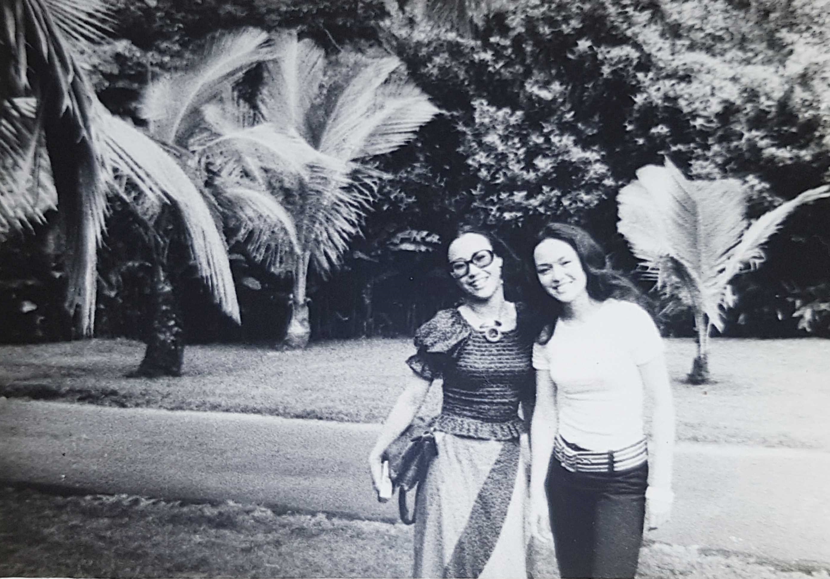 曹金鈴（左）和崔苔菁出道時間差不多，也是好友。（曹金鈴提供）