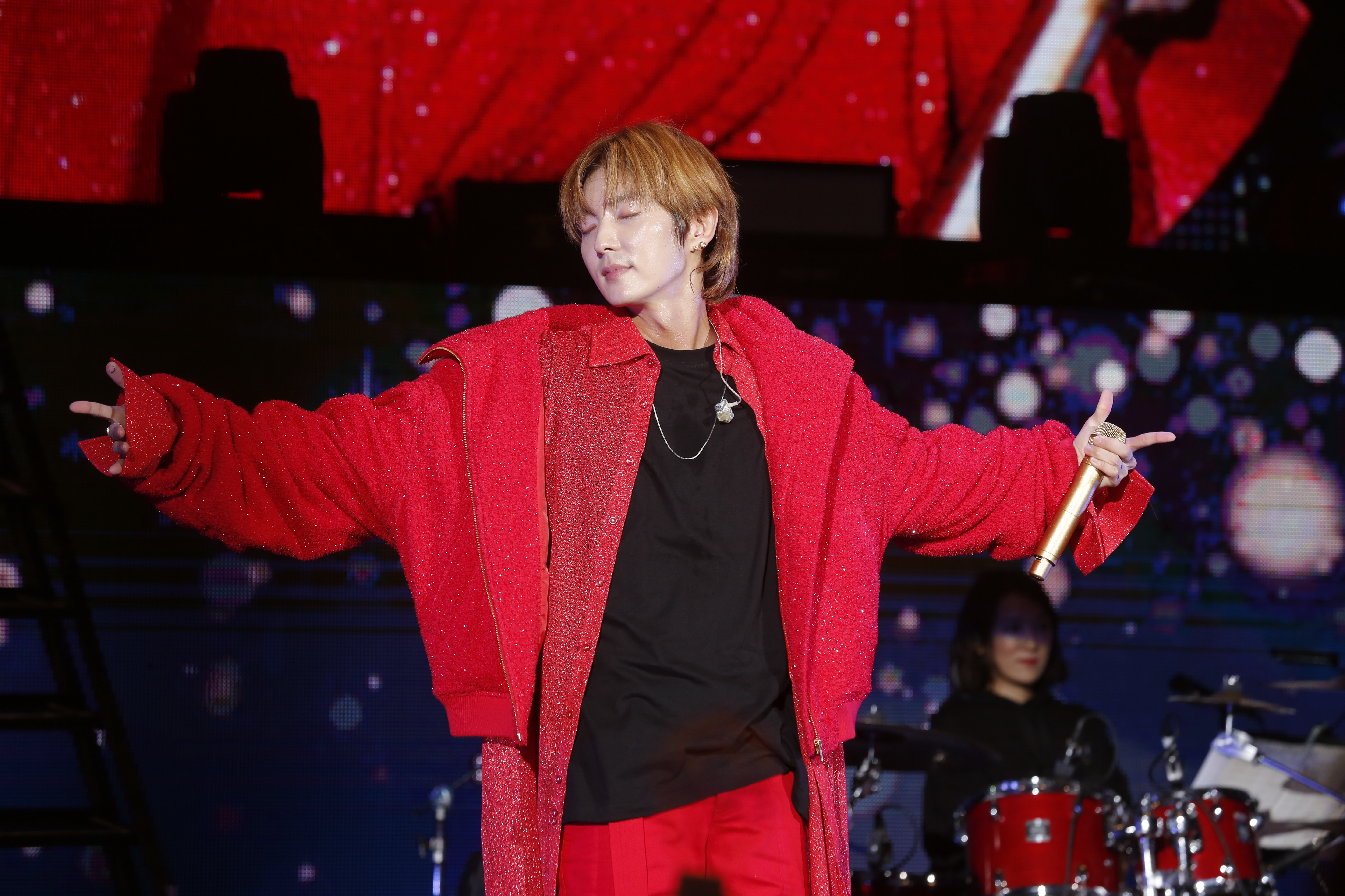 李準基在台北舉行個人演唱會，享受粉絲熱情尖叫。