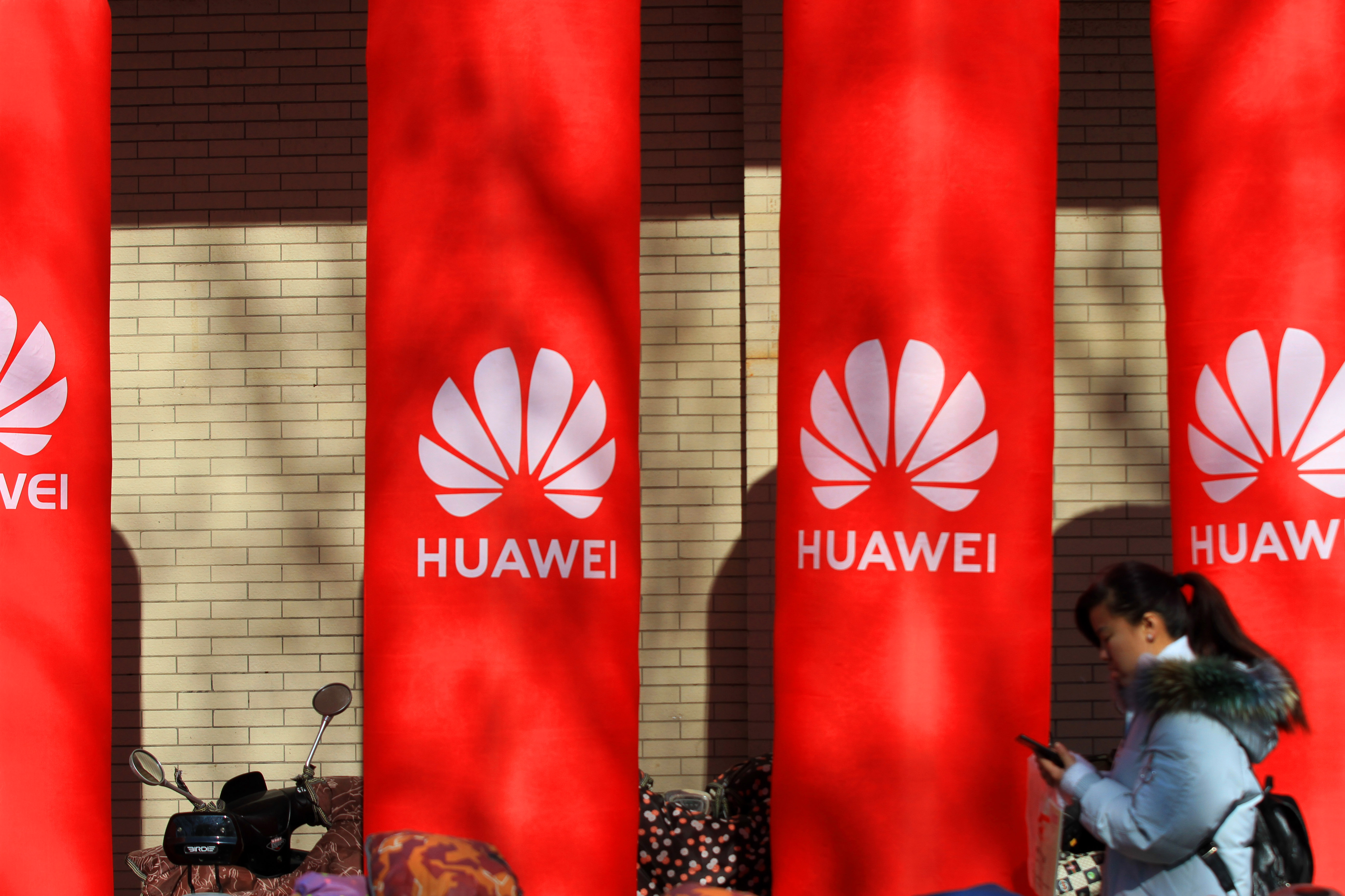 紐時27日報導，美國政府正展開一項祕密計畫，向各國施壓聯手封殺華為的5G計畫。（東方IC）