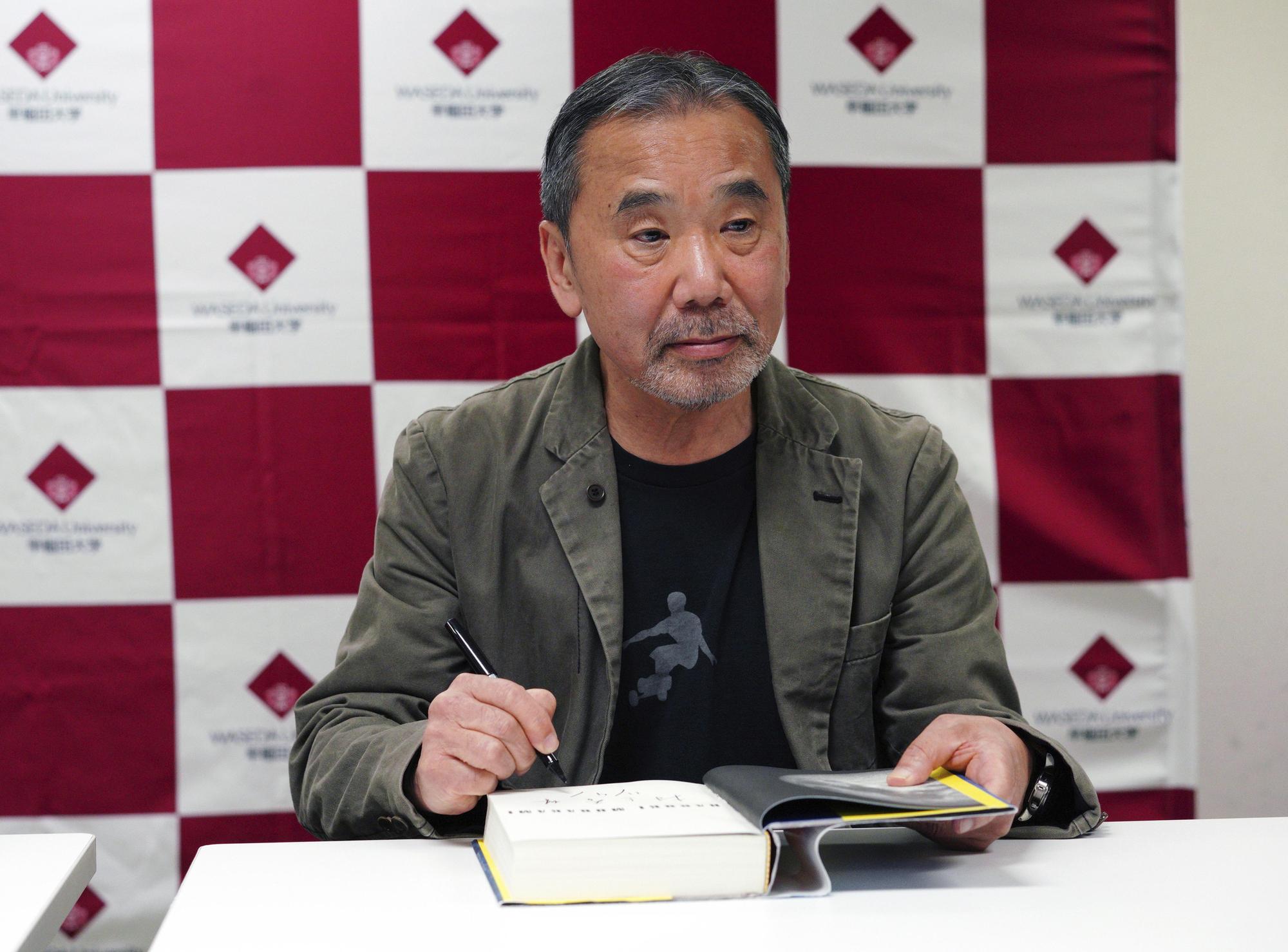 村上春樹撰寫的《地下鐵事件》，從受害者的角度，提供諸多報導文學的訣竅，既談制度與結構，也談資本主義下的恐怖攻擊對人類的衝擊。（東方IC）