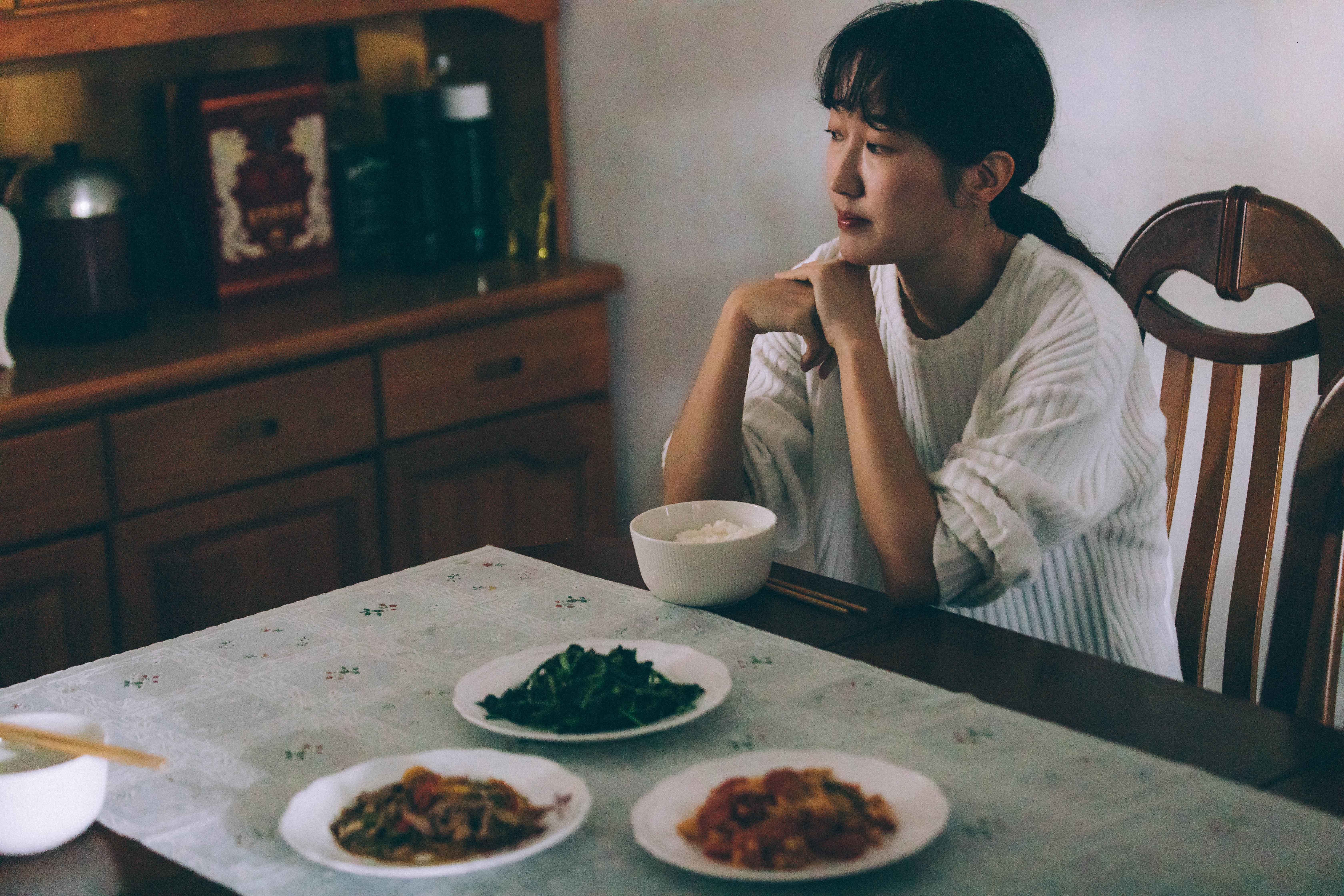 巴鈺在MV中展現與主持時不同的內斂。（相知音樂提供）