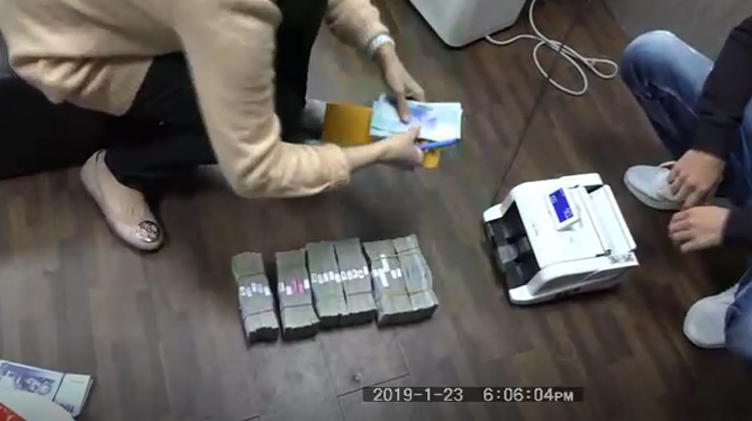 警方查扣大量不法所得。(刑事局提供)