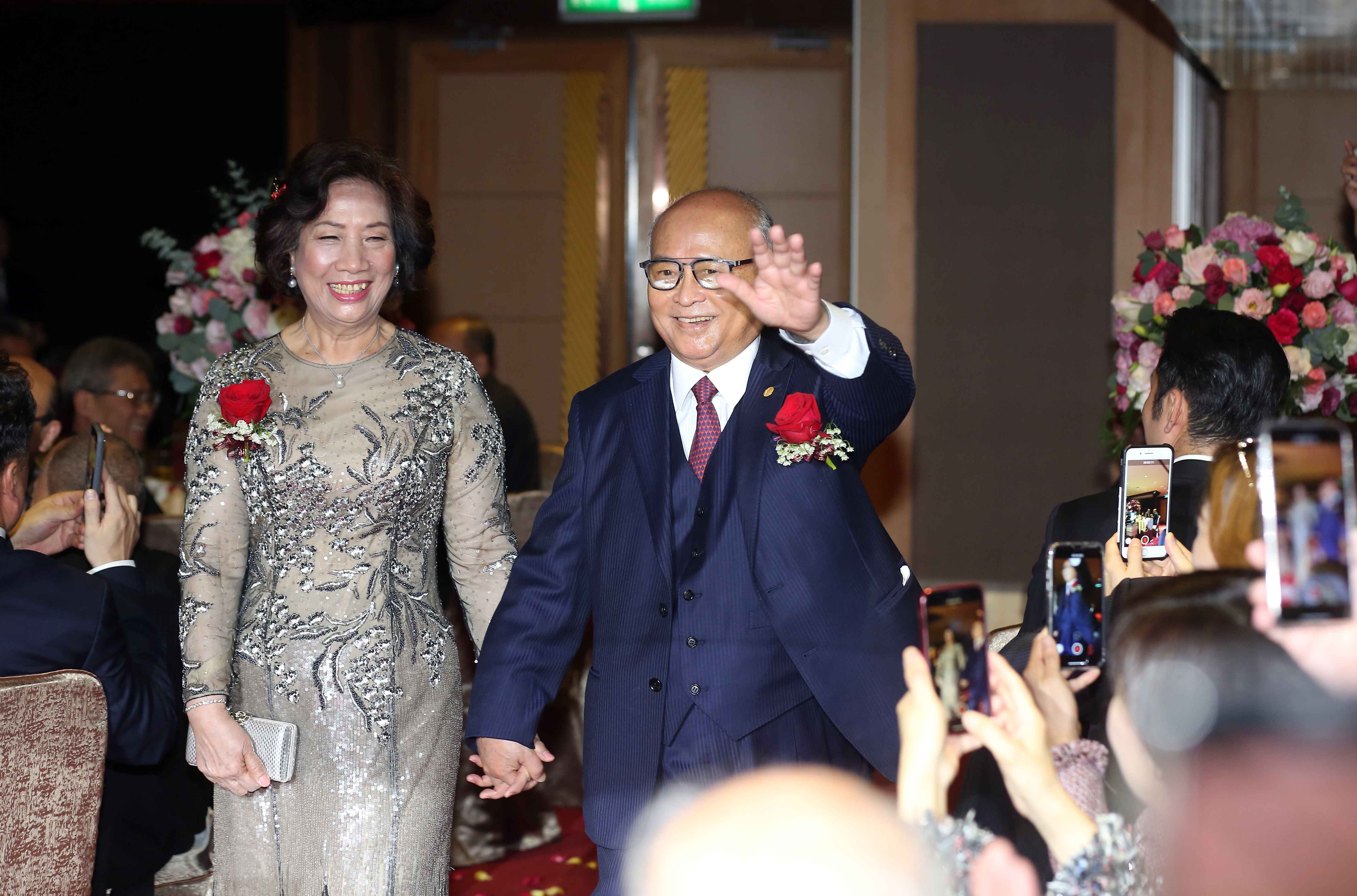 隨著最後一個兒子完婚，陳哲芳整天笑得合不攏嘴。