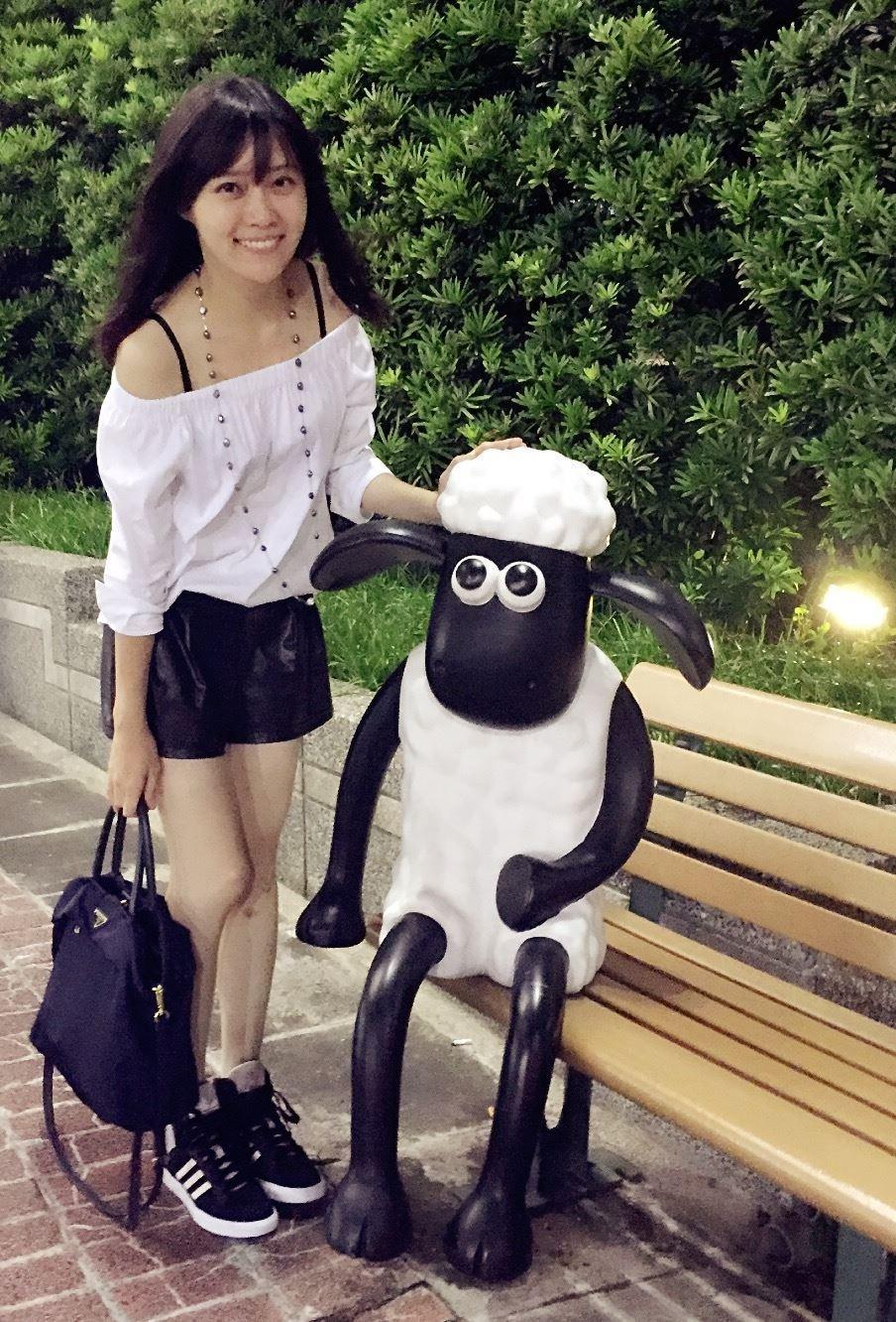 新娘李莉長相甜美，讓陳冠翰一見傾心。（翻攝自李莉臉書）