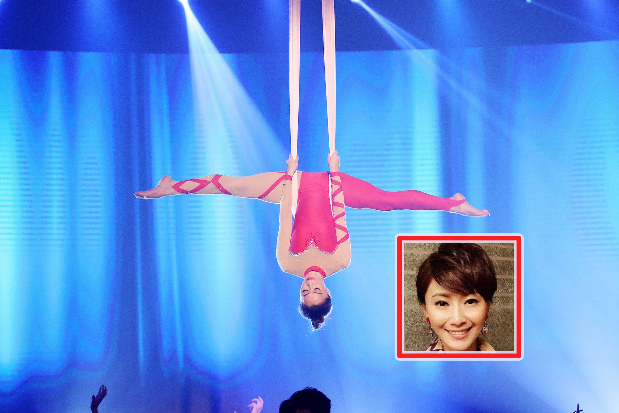 侯怡君為民視除夕節目展現高難度舞蹈，利用身體的力量捲著綢布不斷在空中旋轉還倒掛。（大圖民視提供，小圖翻攝自侯怡君臉書）