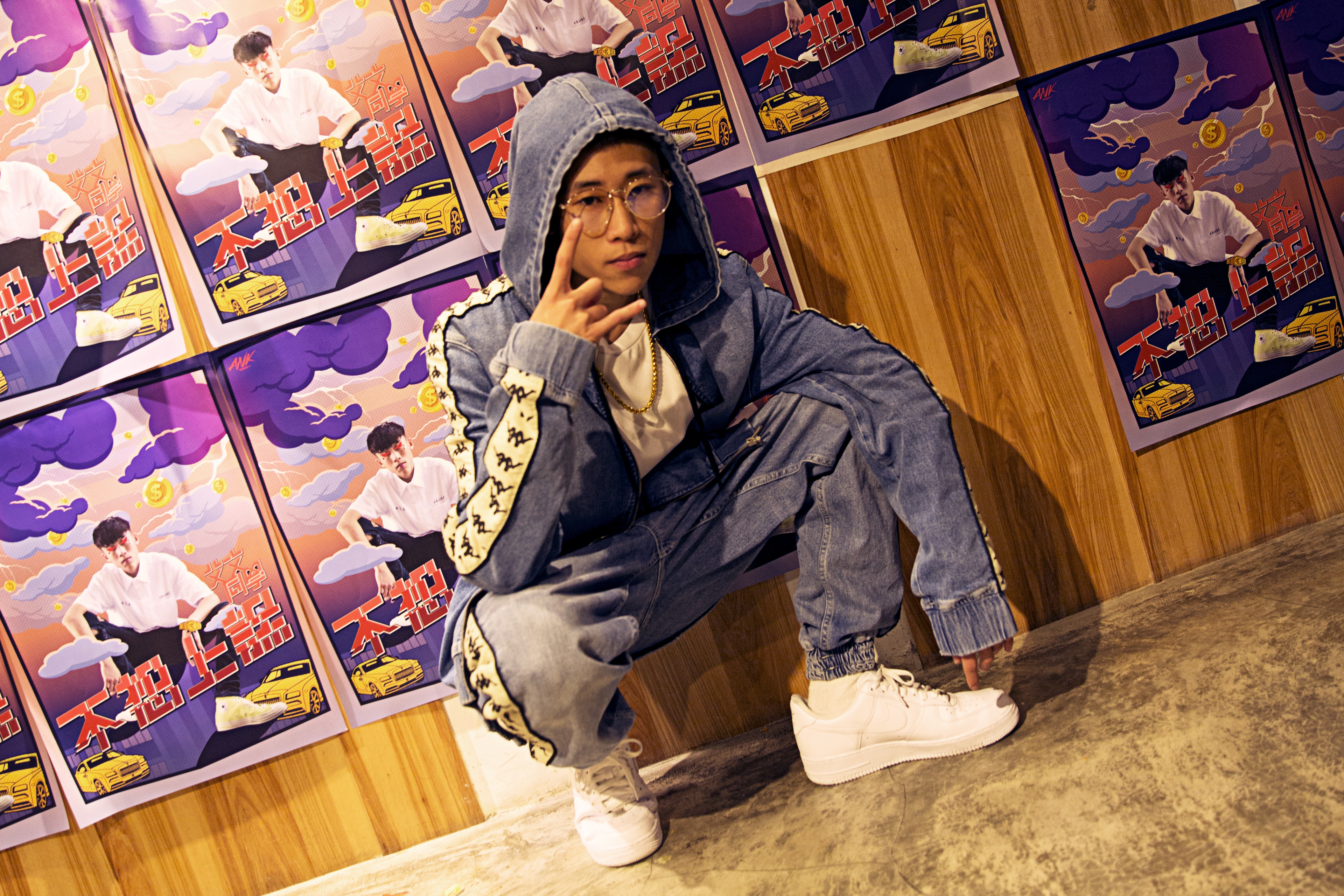 艾文同學理想情人，開出四大條件「清純、單純、沒心機、長頭髮」。（混血兒娛樂提供）