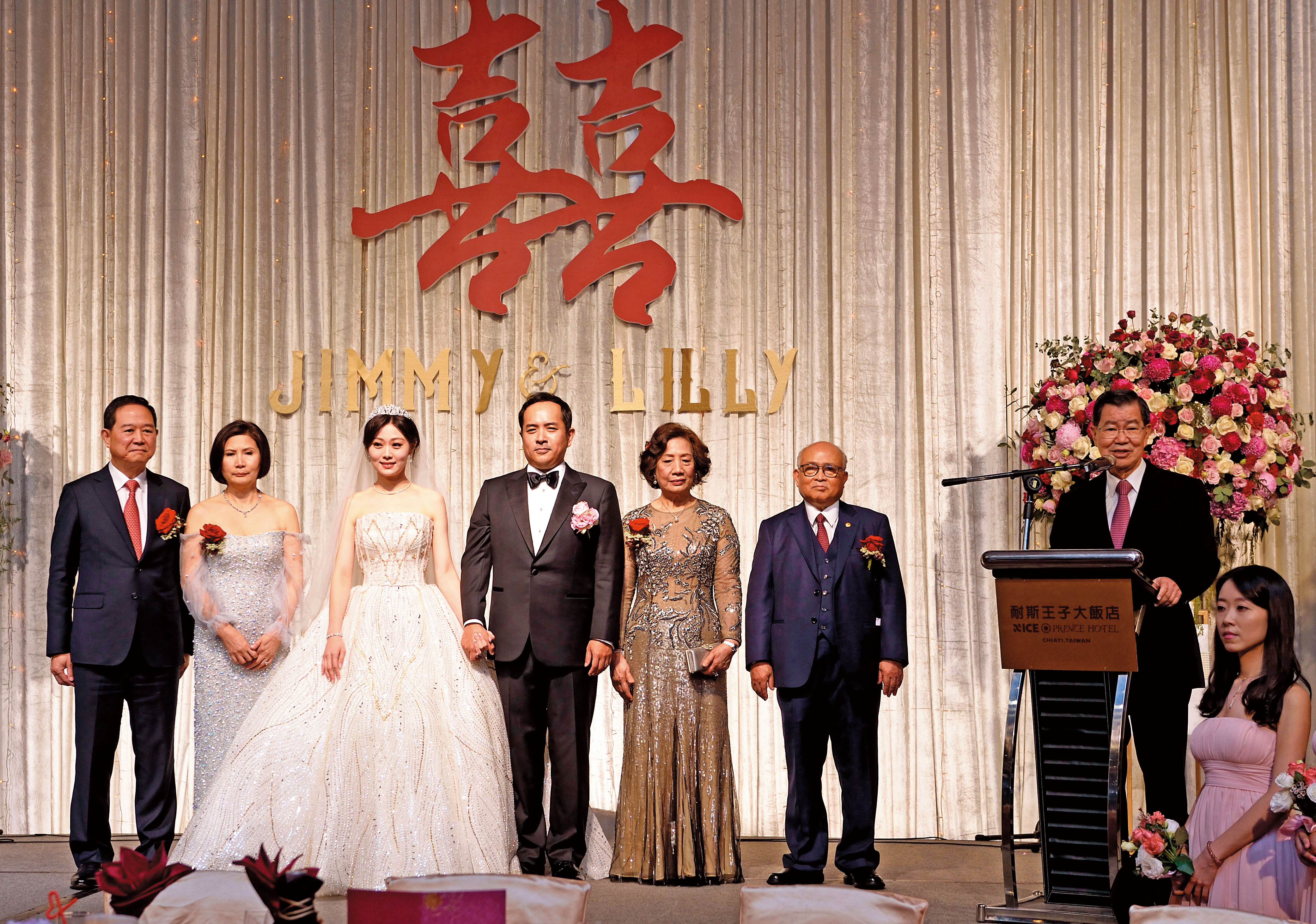 這場婚宴政商雲集,前副總統蕭萬長是陳冠翰、李莉的證婚人。