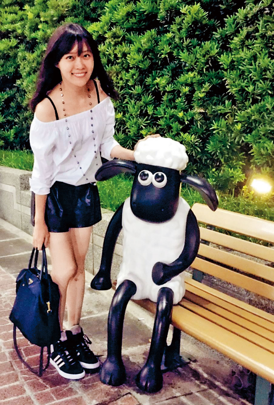 新娘李莉(圖)長相甜美,讓陳冠翰一見傾心。(翻攝李莉臉書)