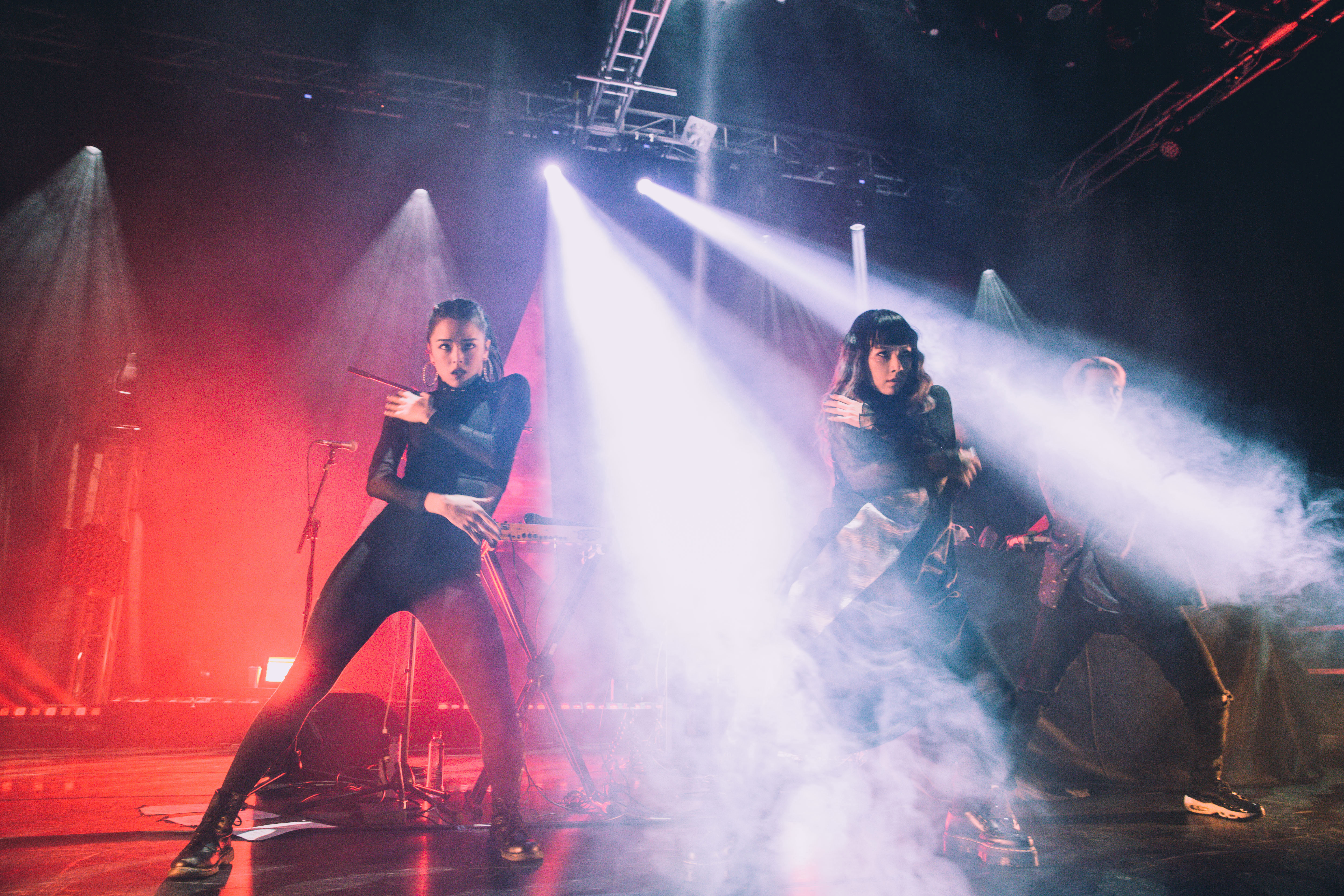 原子邦妮在台北三創生活園區舉辦《我在宇宙的邊緣》演唱會。（滾石唱片提供）