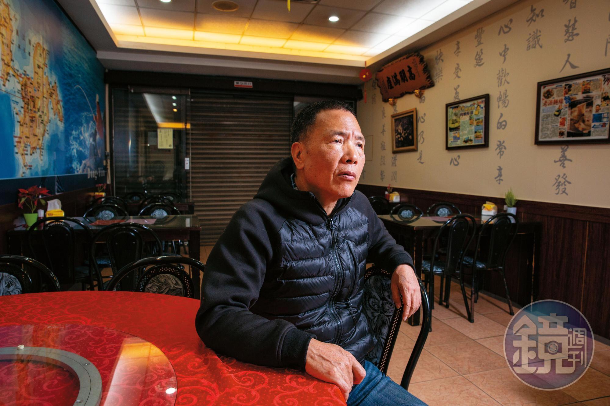 在打烊的餐廳裡面,黃永興感慨地說:「別人說鬼很可怕,但我覺得鬼不可怕,都是人在害人。」