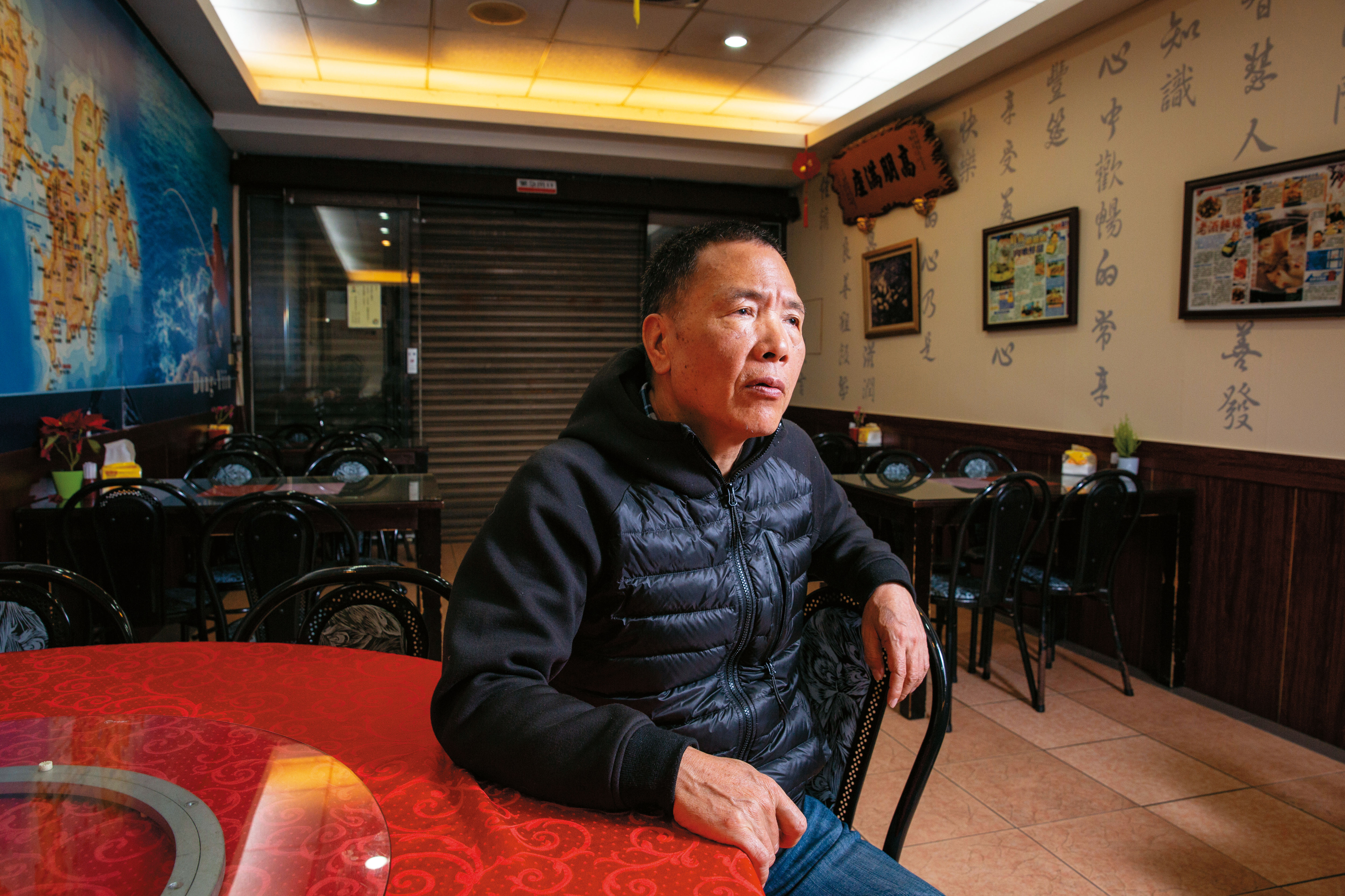 在打烊的餐廳裡面，黃永興感慨地說：「別人說鬼很可怕，但我覺得鬼不可怕，都是人在害人。」