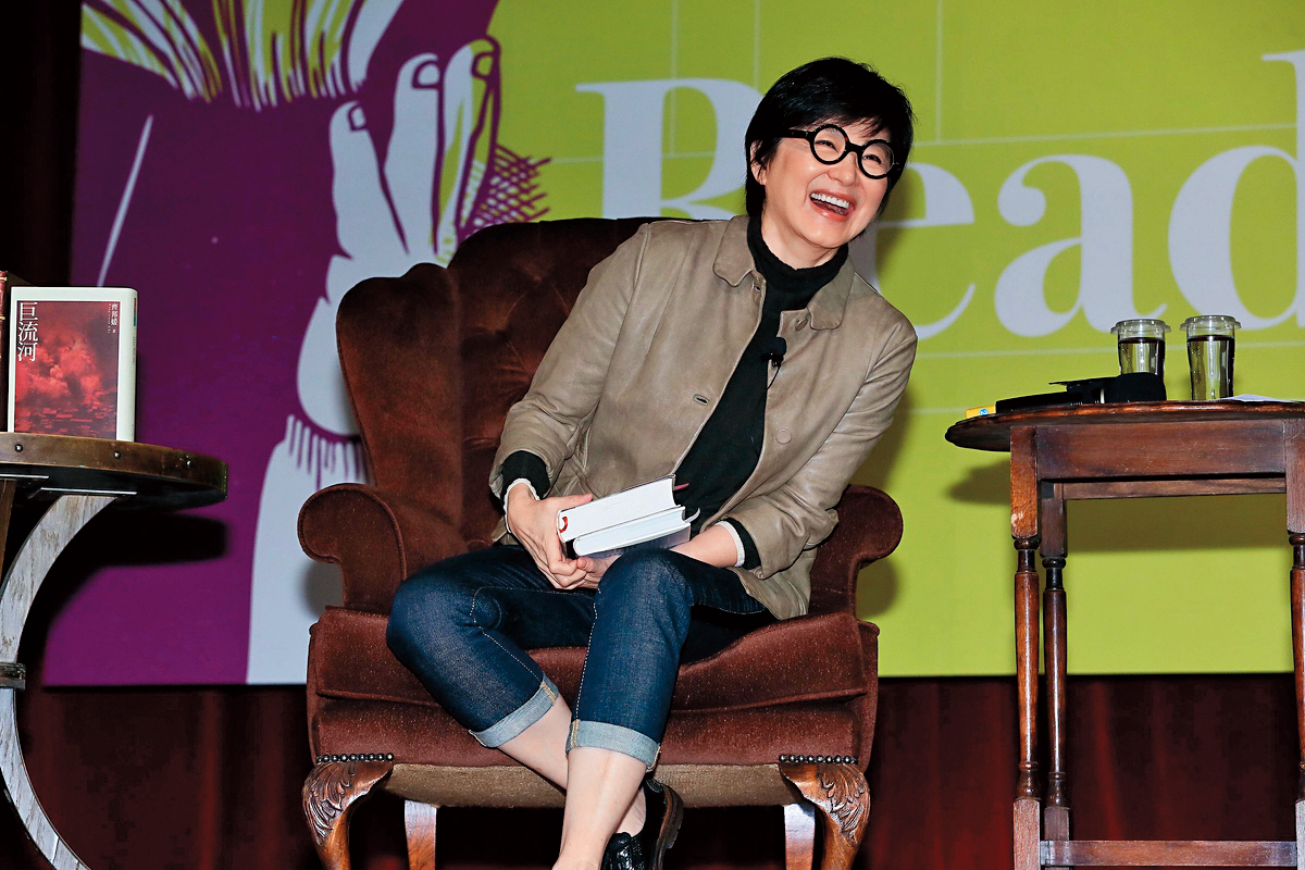 林青霞高齡離婚的消息在各地傳得沸沸揚揚，成了本刊去年娛樂新聞點閱第14名，不過她依舊冷處理，不承認也不否認報導。