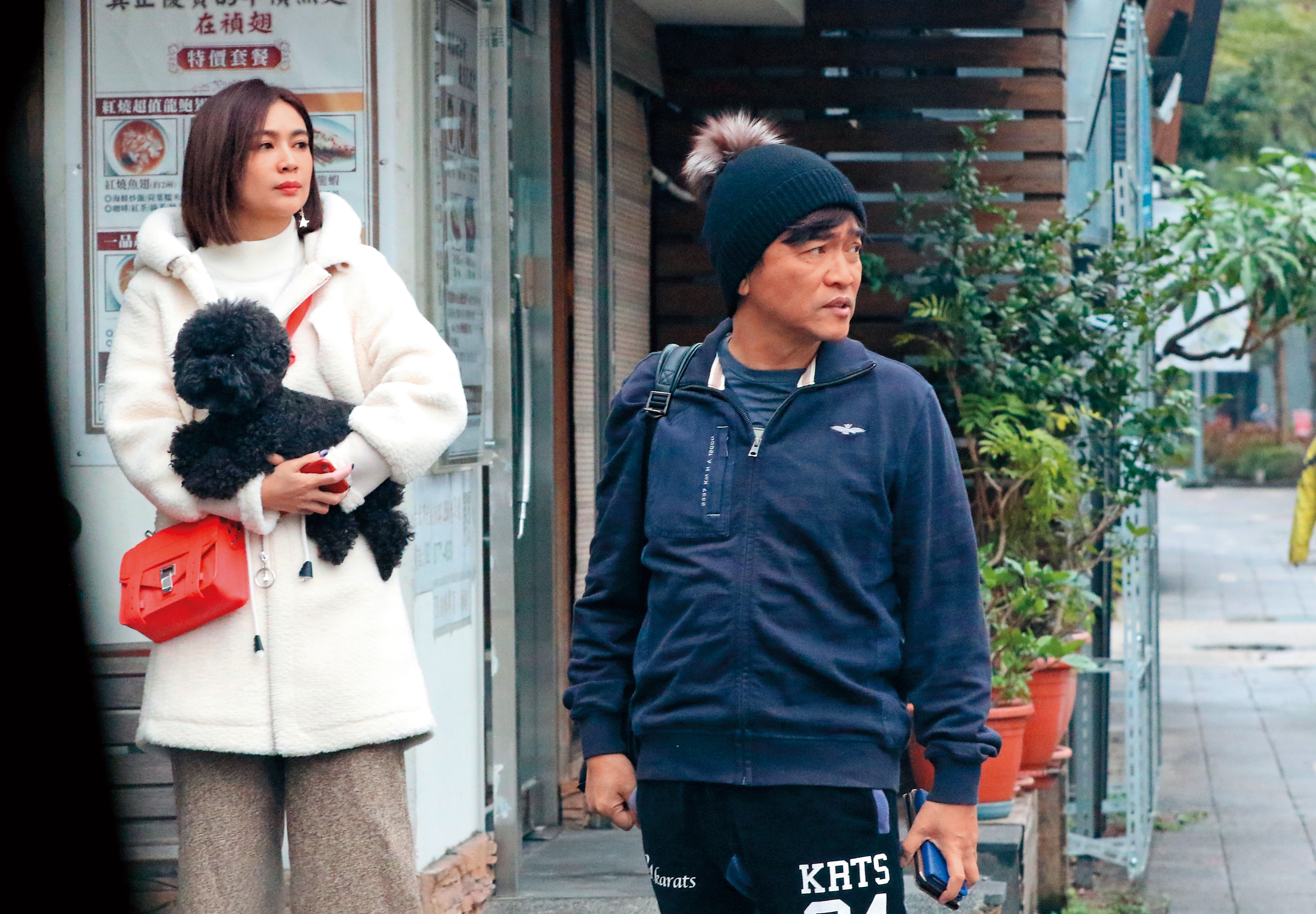 吳宗憲（右）雖然不認安苡愛，但兩人的關係曖昧。他還說跟妻子張葳葳（左）「我們各玩各的」，但意思是他愛狗，張葳葳愛貓。