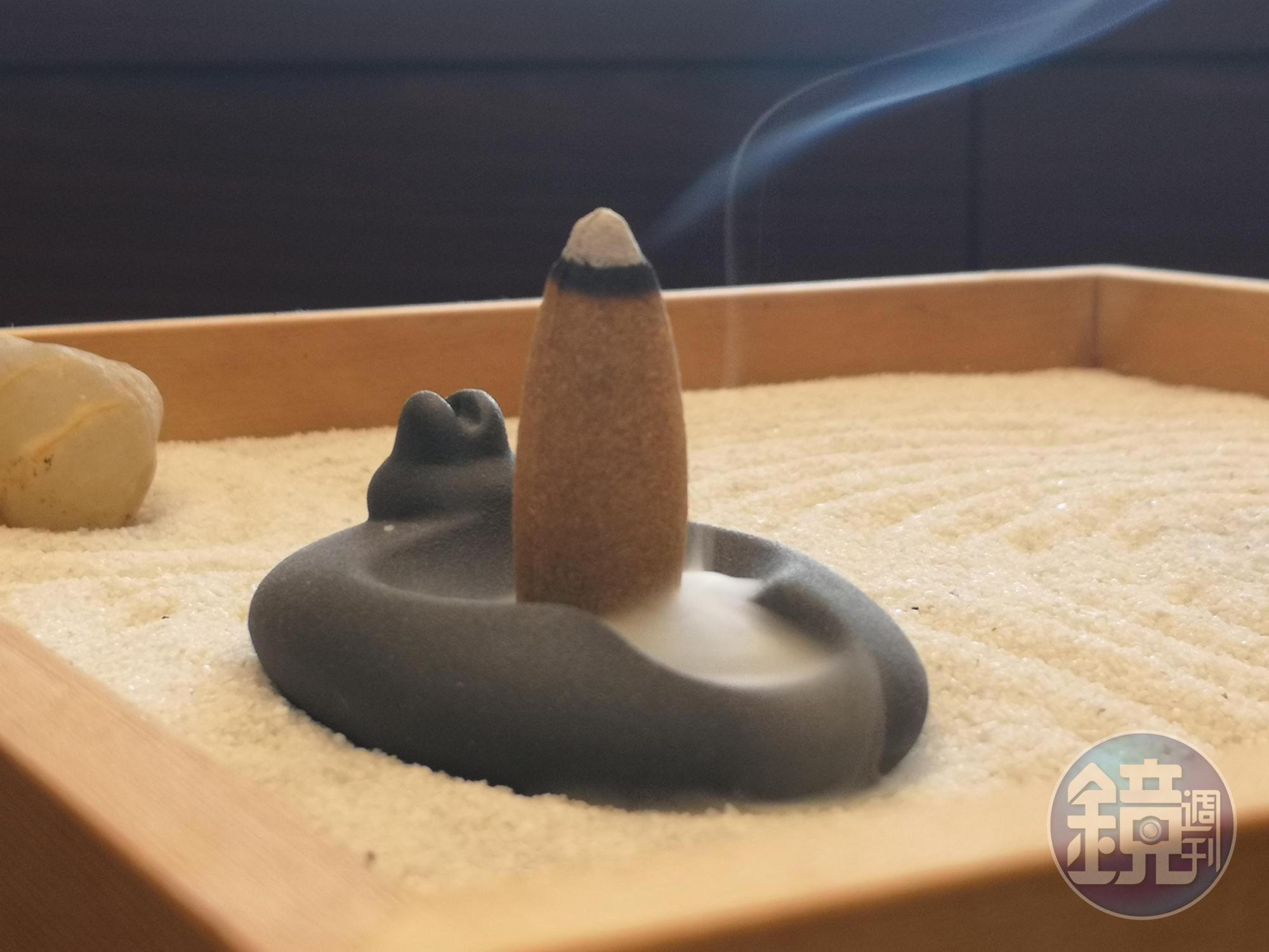 結合西洋香草的迷迭香、薰衣草等製成的「香塔」，讓品香成為一種生活情趣。（80元起／9g）