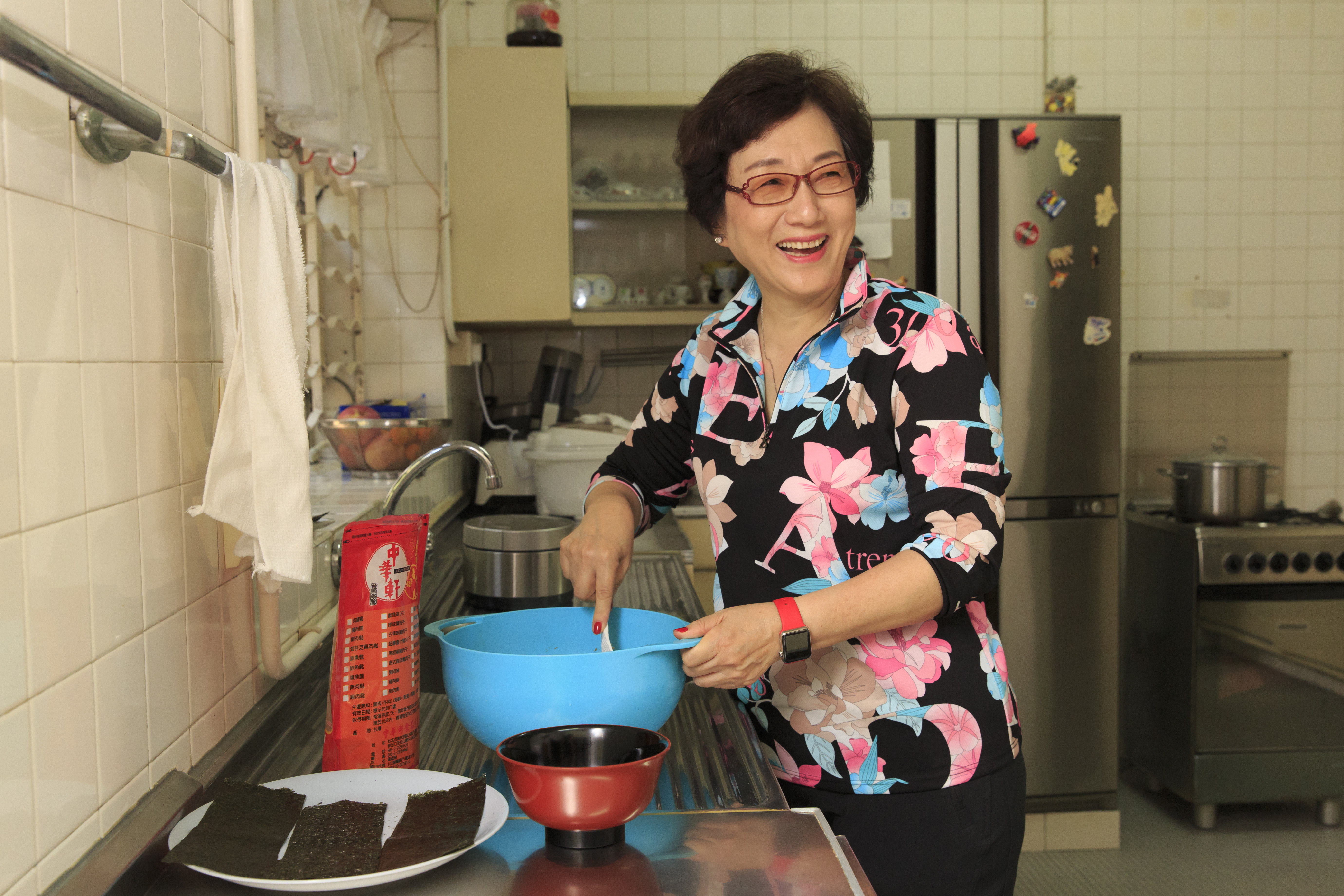 榮周淑霞每天早上都做蛋白杏仁茶替榮鴻慶補身。