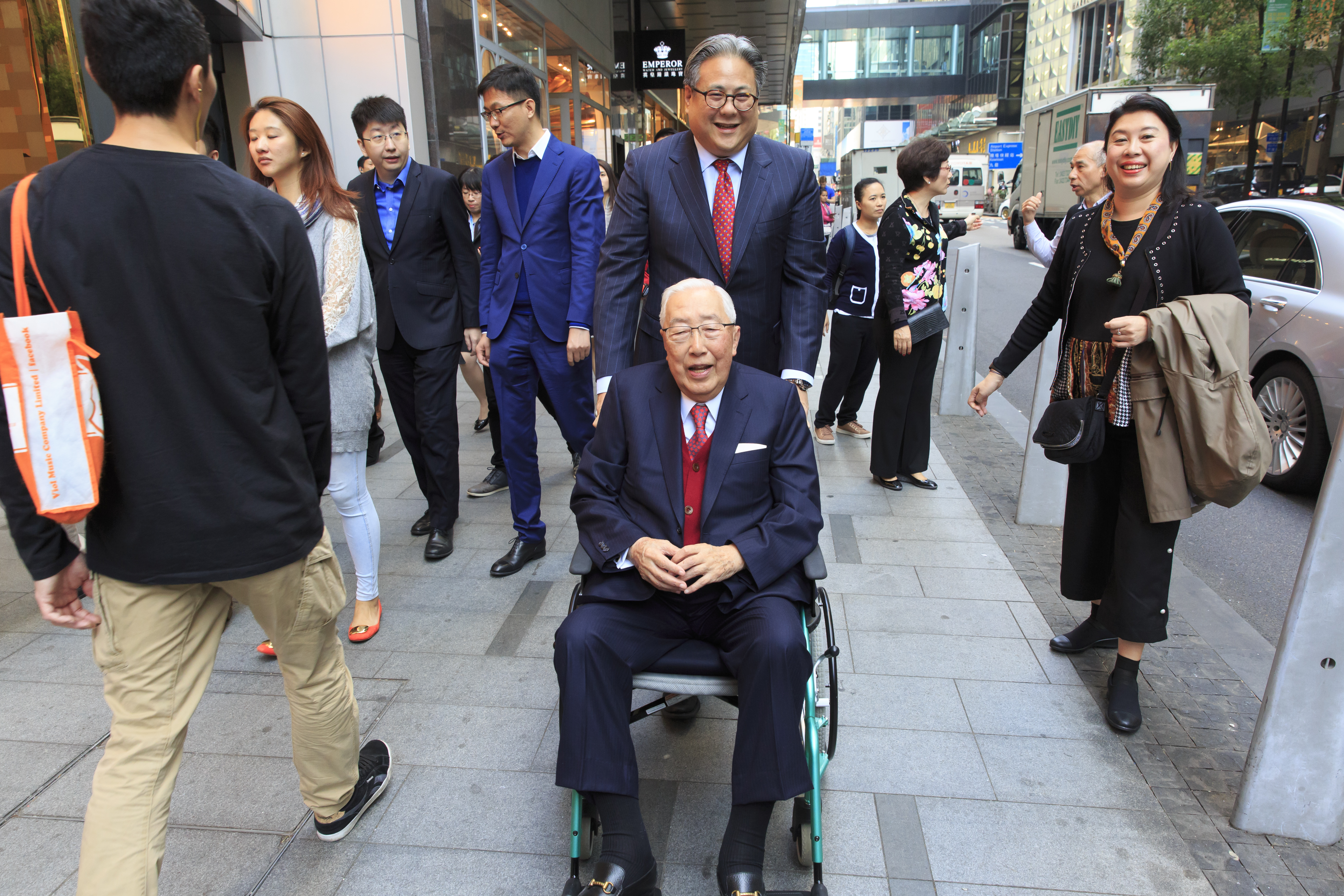 上海商銀董事長榮鴻慶在金融海嘯時危機入市，眼光精準。