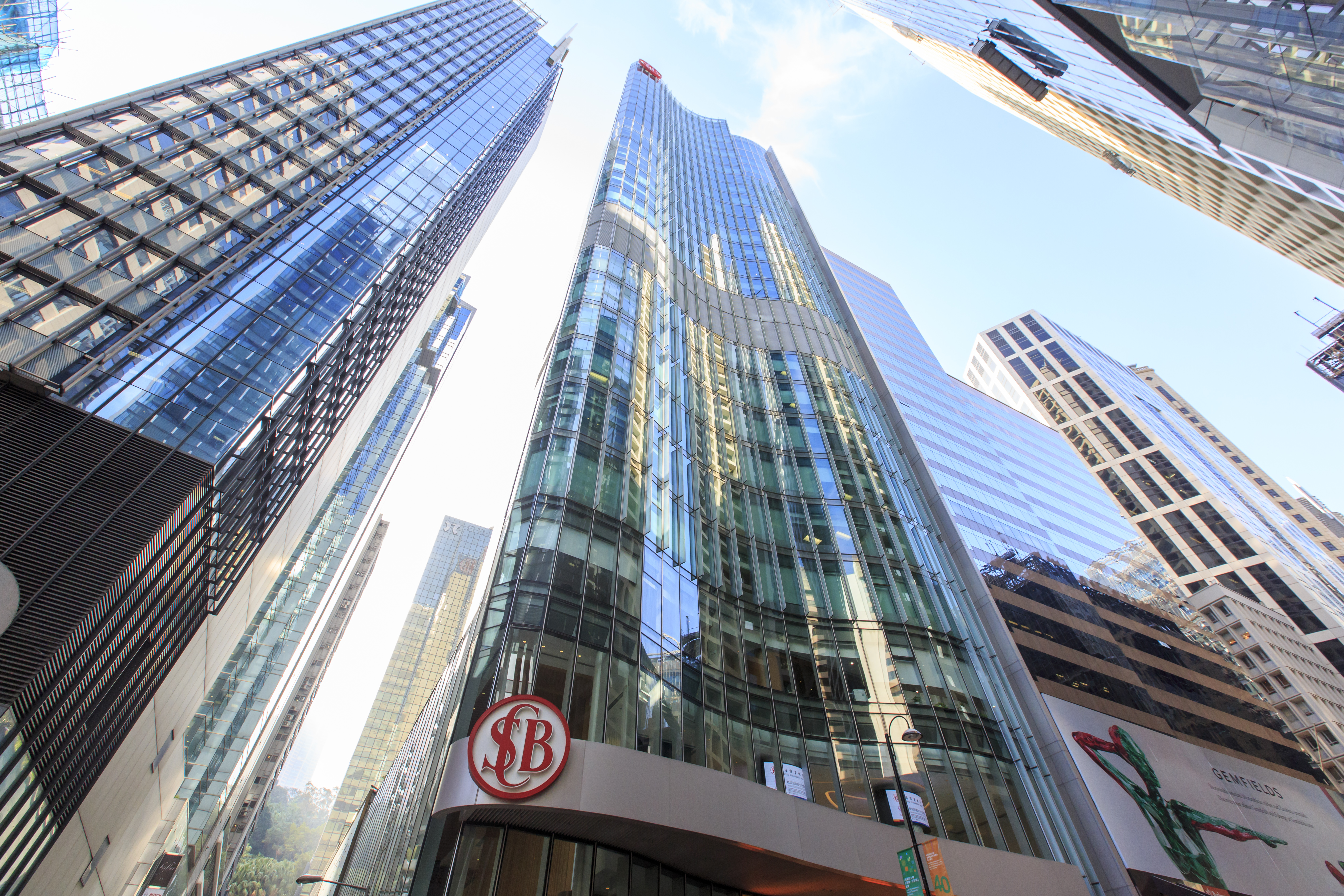 上海商銀去年一上市就拿下銀行股王，圖為香港上海商業銀行總行。