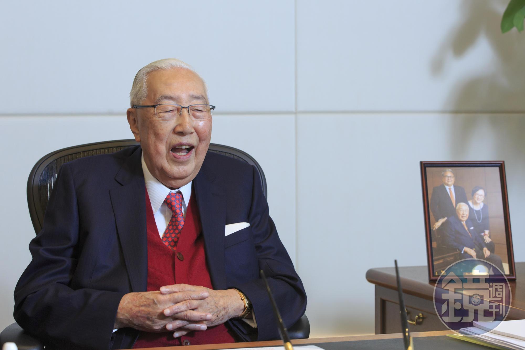 上海商銀董事長榮鴻慶認為，今年金融業挑戰大。