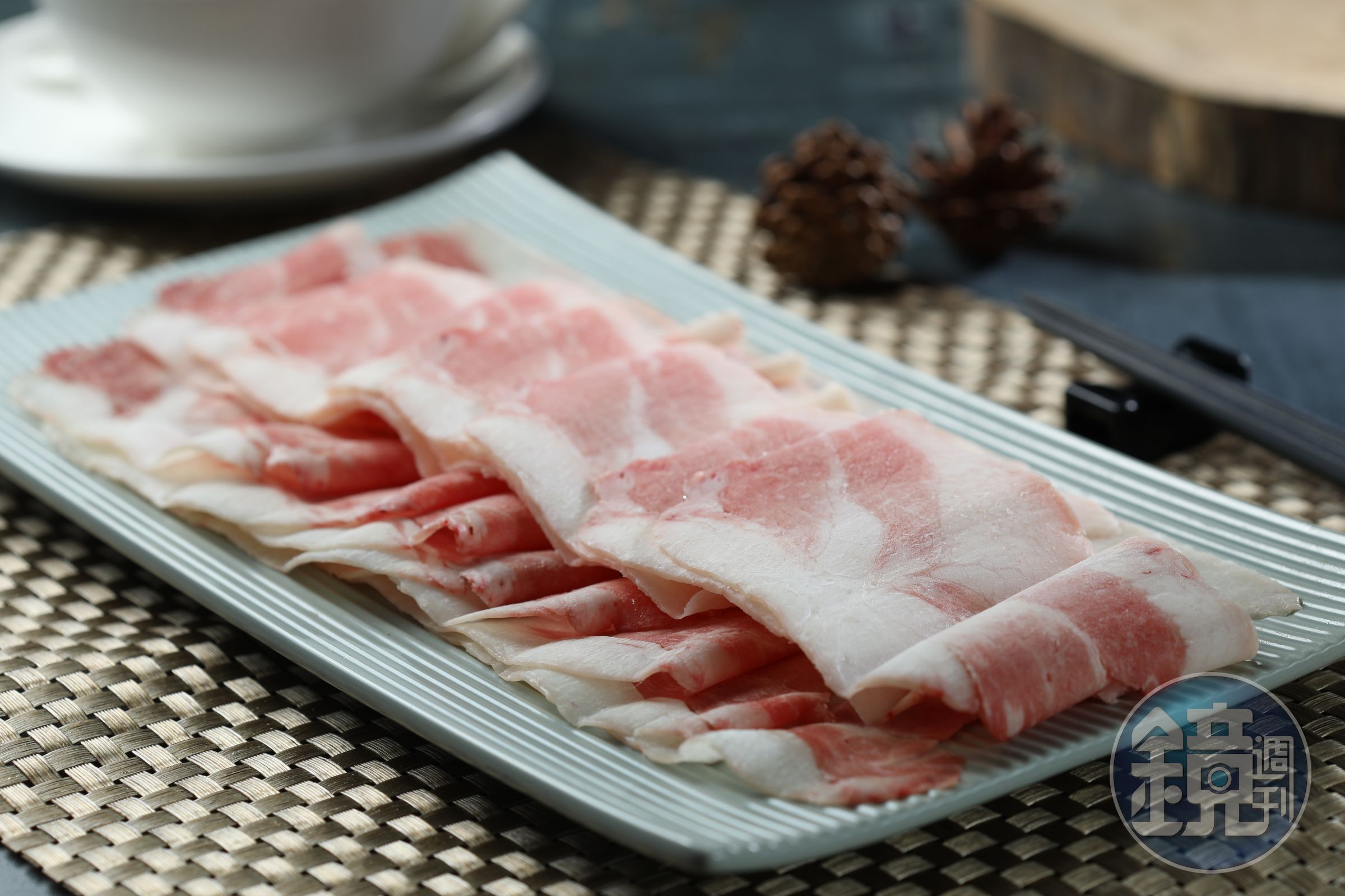 「黃牛胸肉」嘗來有帶筋膜的脆度，口感頗像松阪豬。（480元／份）