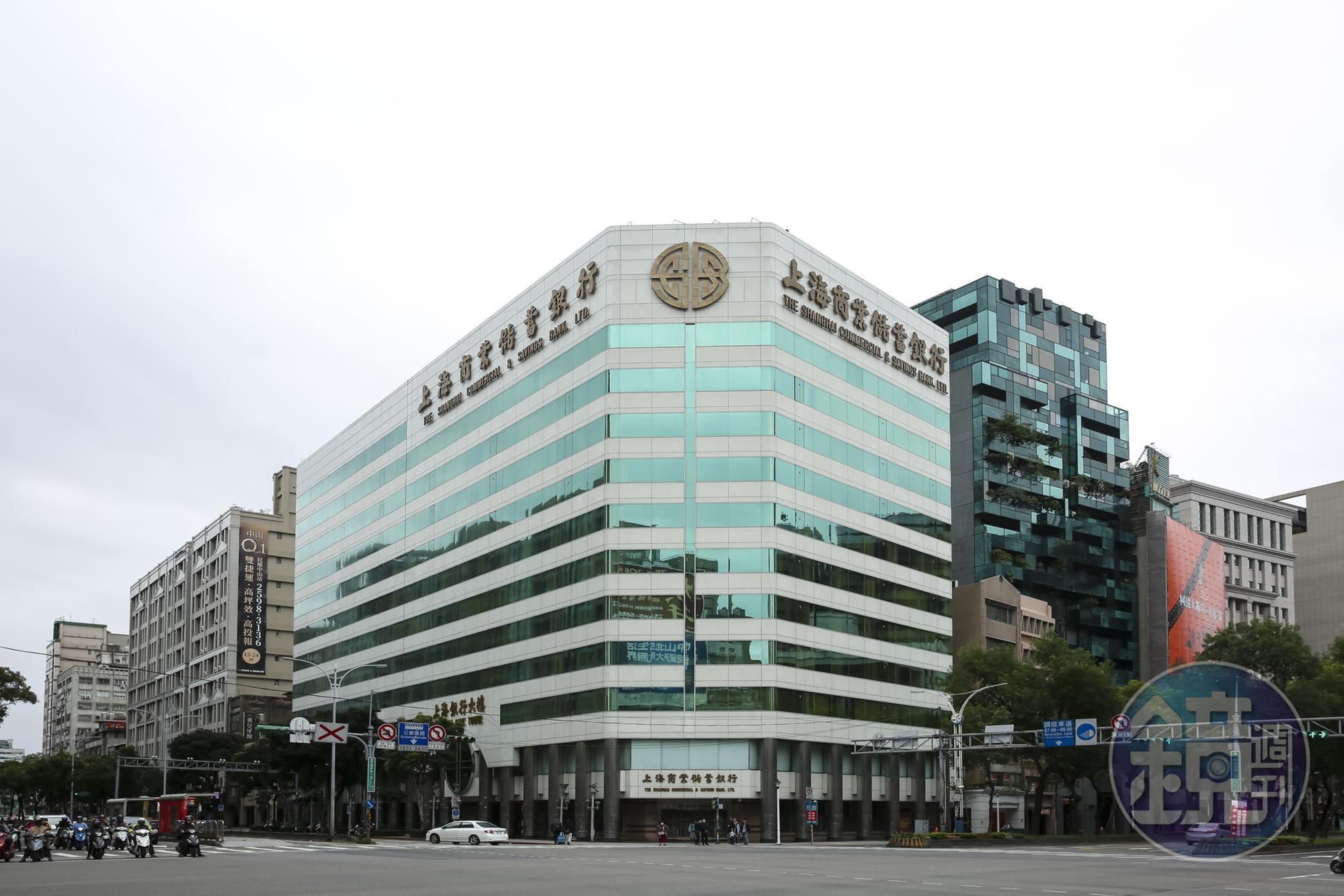 上海商銀位在民權東路的總行，是榮鴻慶談判買下。
