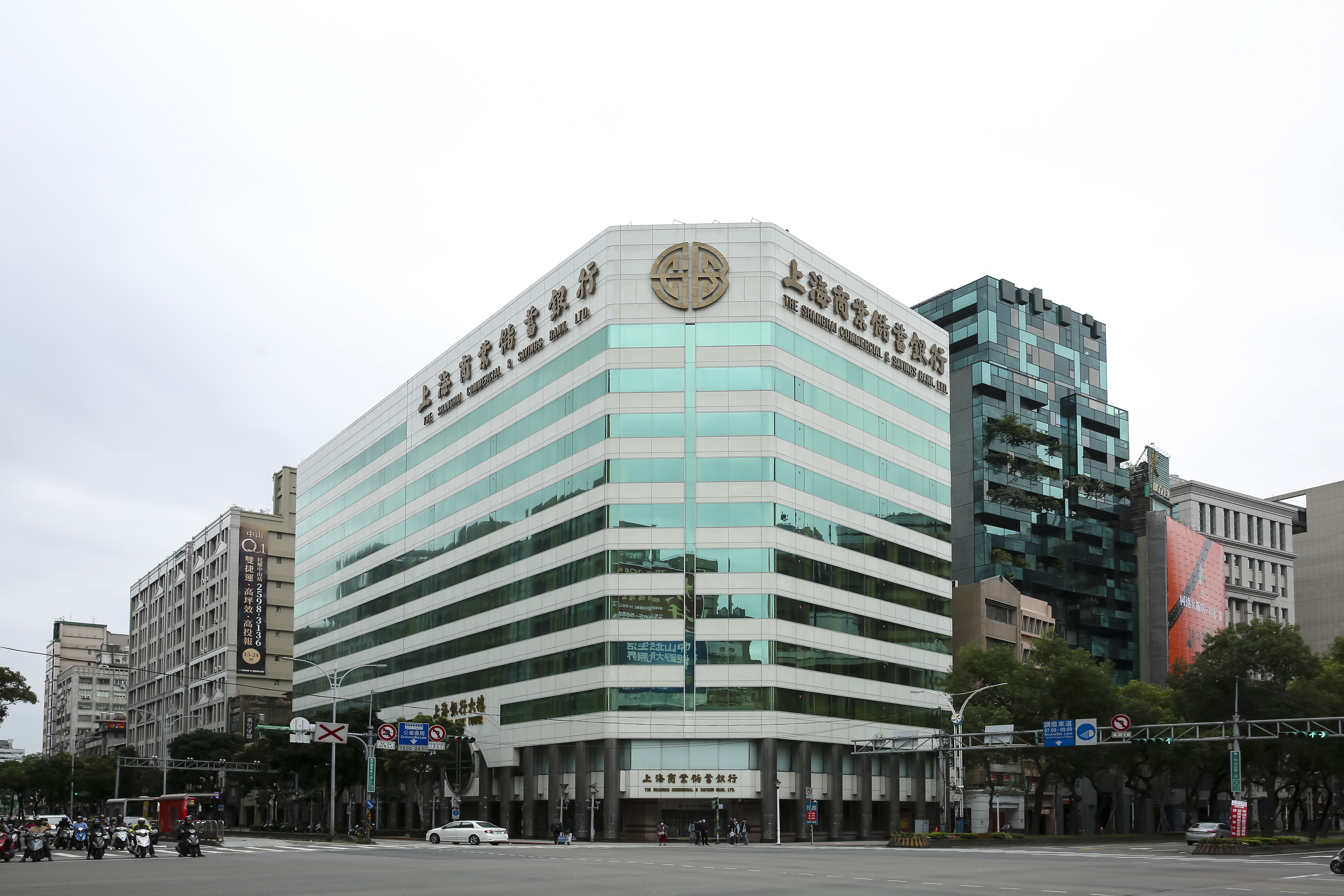 上海商銀位在民權東路的總行，是榮鴻慶談判買下。