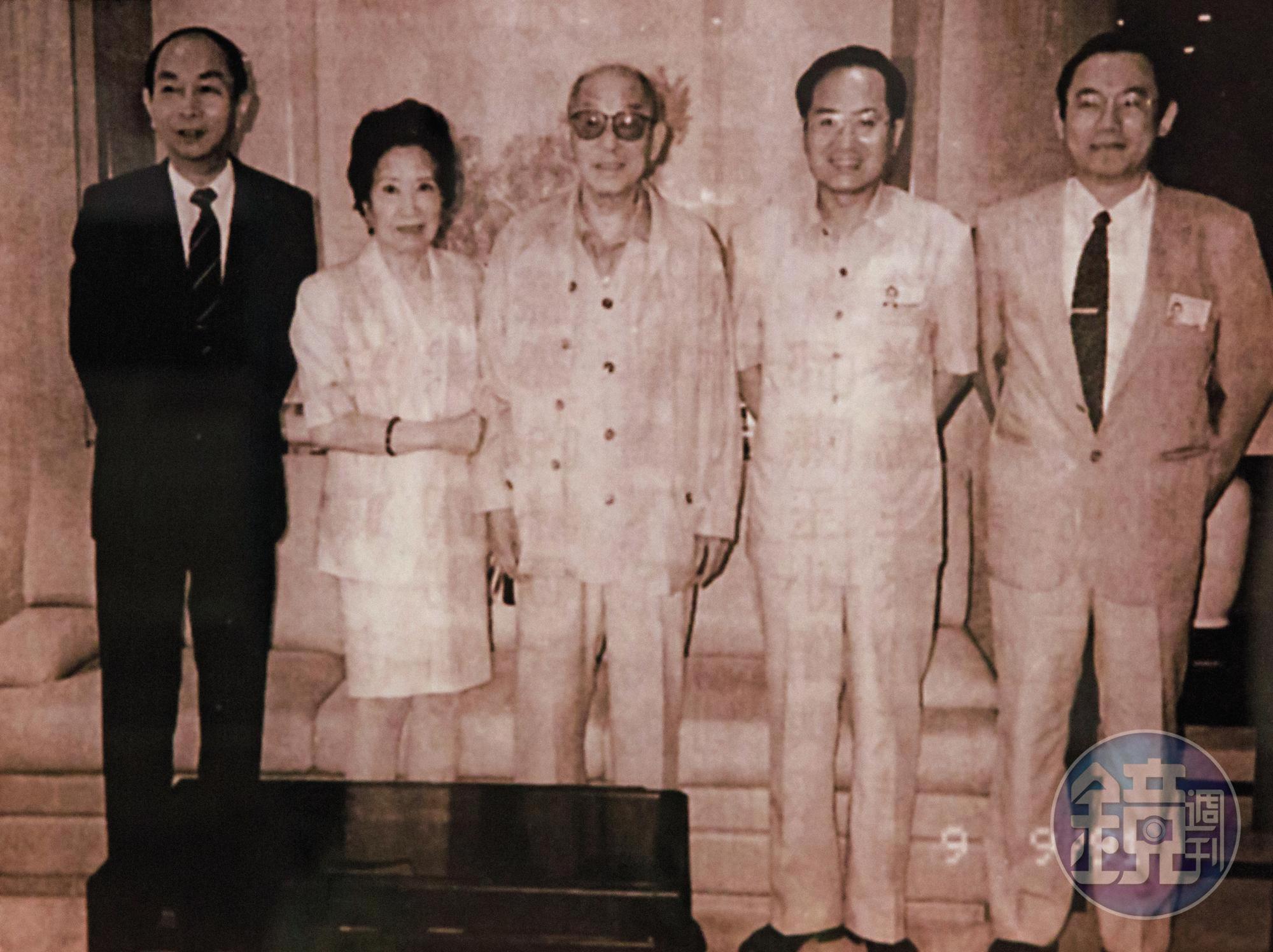 張學良（中）1991年造訪上海商銀，回顧當年西安事變。（上海商銀提供）