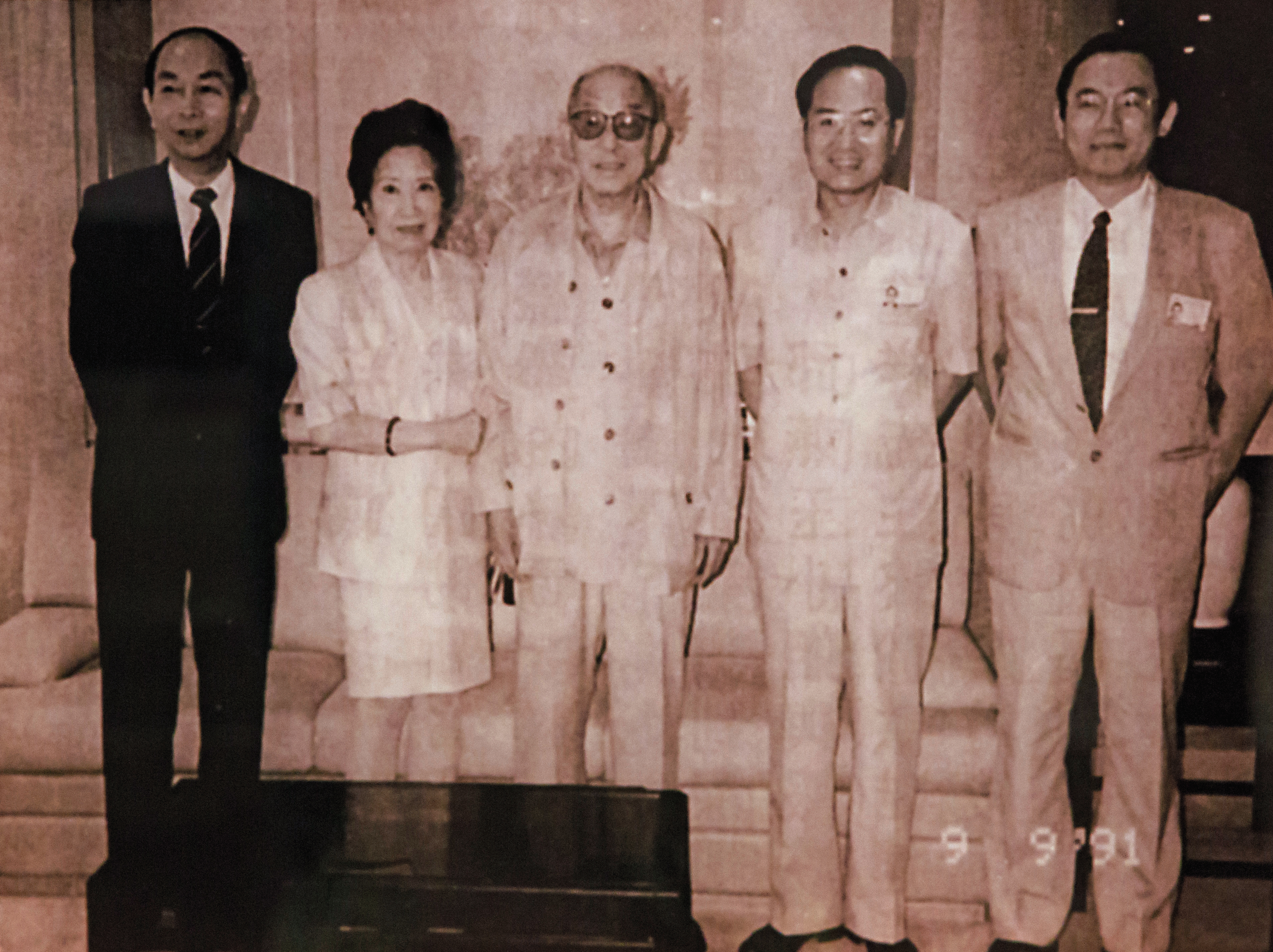 張學良(中)1991年造訪上海商銀,回顧當年西安事變。(上海商銀提供)