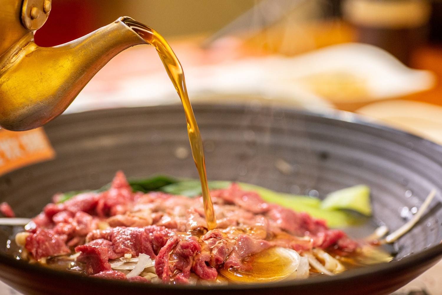 紅燒的現沖「溫體牛肉麵」，滿足食客挑剔的味蕾。（358元／份）