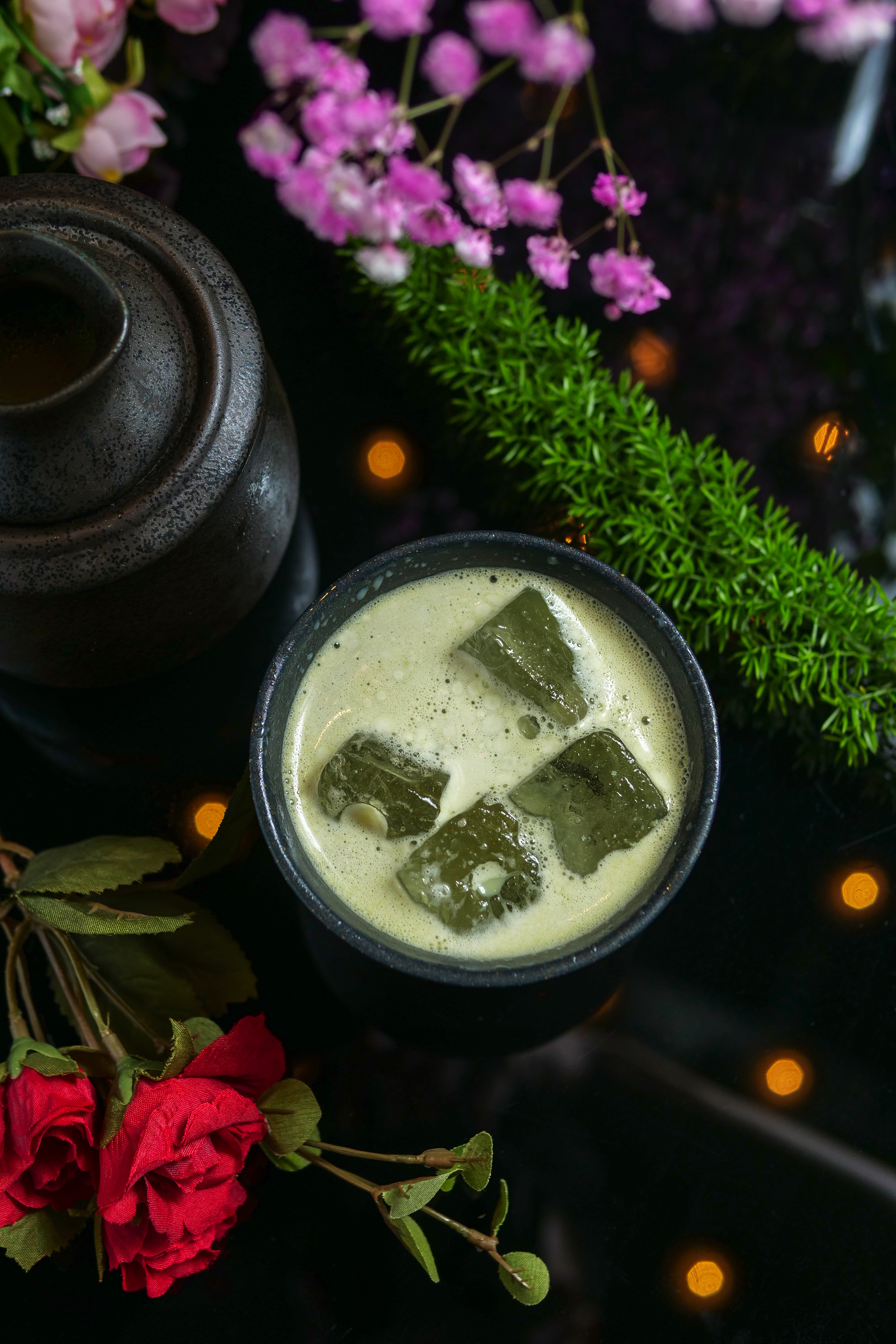 「Matcha Cutie」抹茶味濃厚，蛋白和牛奶堆起綿密口感，頗受小清新系女生歡迎。（400元／杯）