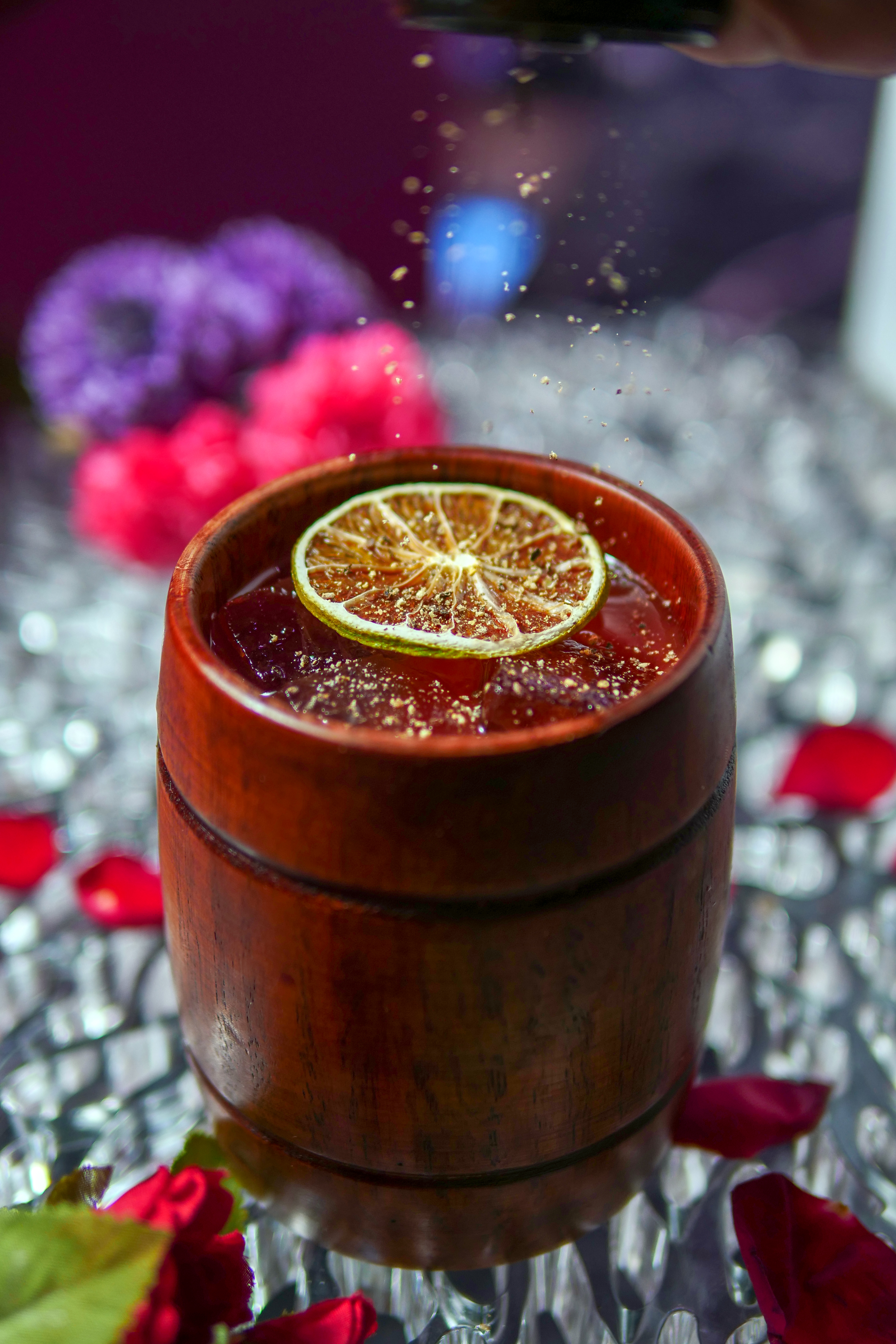 「Jarabe Tapatio」以墨西哥莎莎醬為概念，煙燻氣息的Mezcal統合各路香辛料的刺激麻辣，適合愛挑戰的男子。（450元／杯）