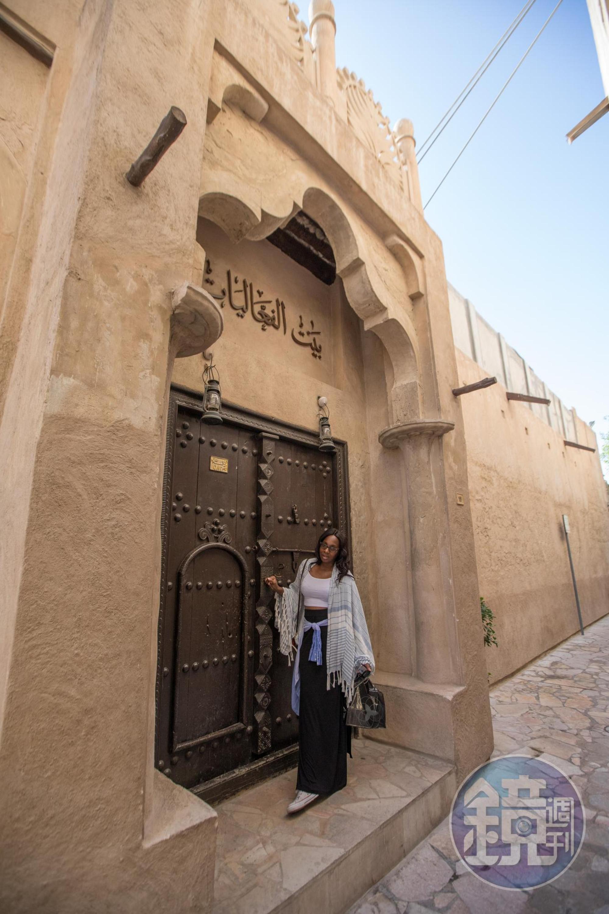 阿法赫蒂(Al Fahidi)歷史街區裡的建築新舊參半,大都是石膏、珊瑚砌成。