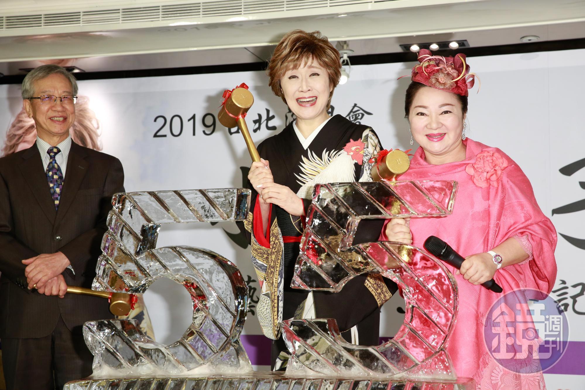 小林幸子5月將在台開演唱會，白冰冰擔任記者會嘉賓送上冰雕。