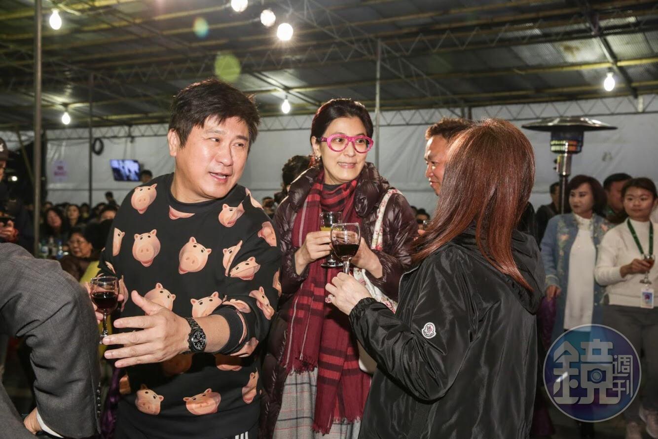 丁柔安(中)是第一次參加民視尾牙。