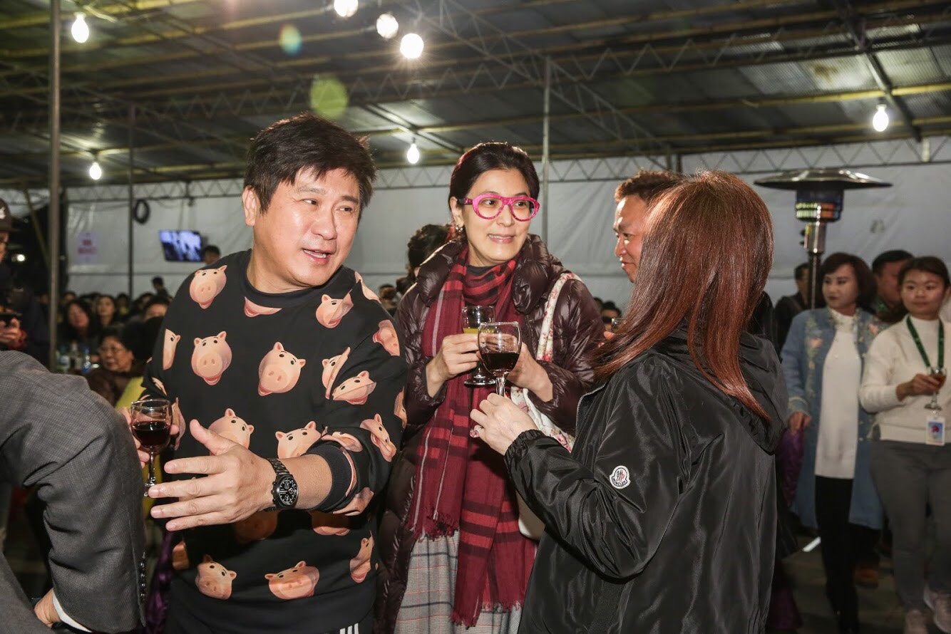 丁柔安（中）是第一次參加民視尾牙。