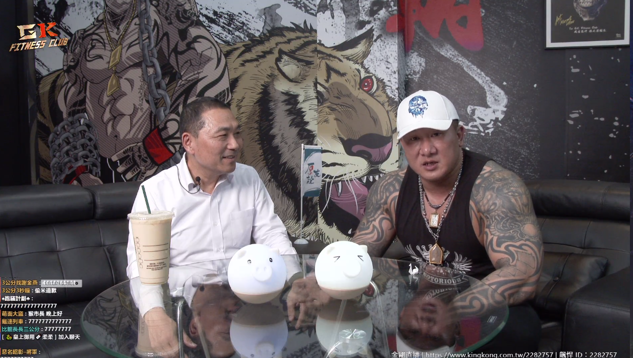 館長陳之漢昨(29日)晚跟新北市長侯友宜合體開直播。(翻攝自金剛平台直播影片)